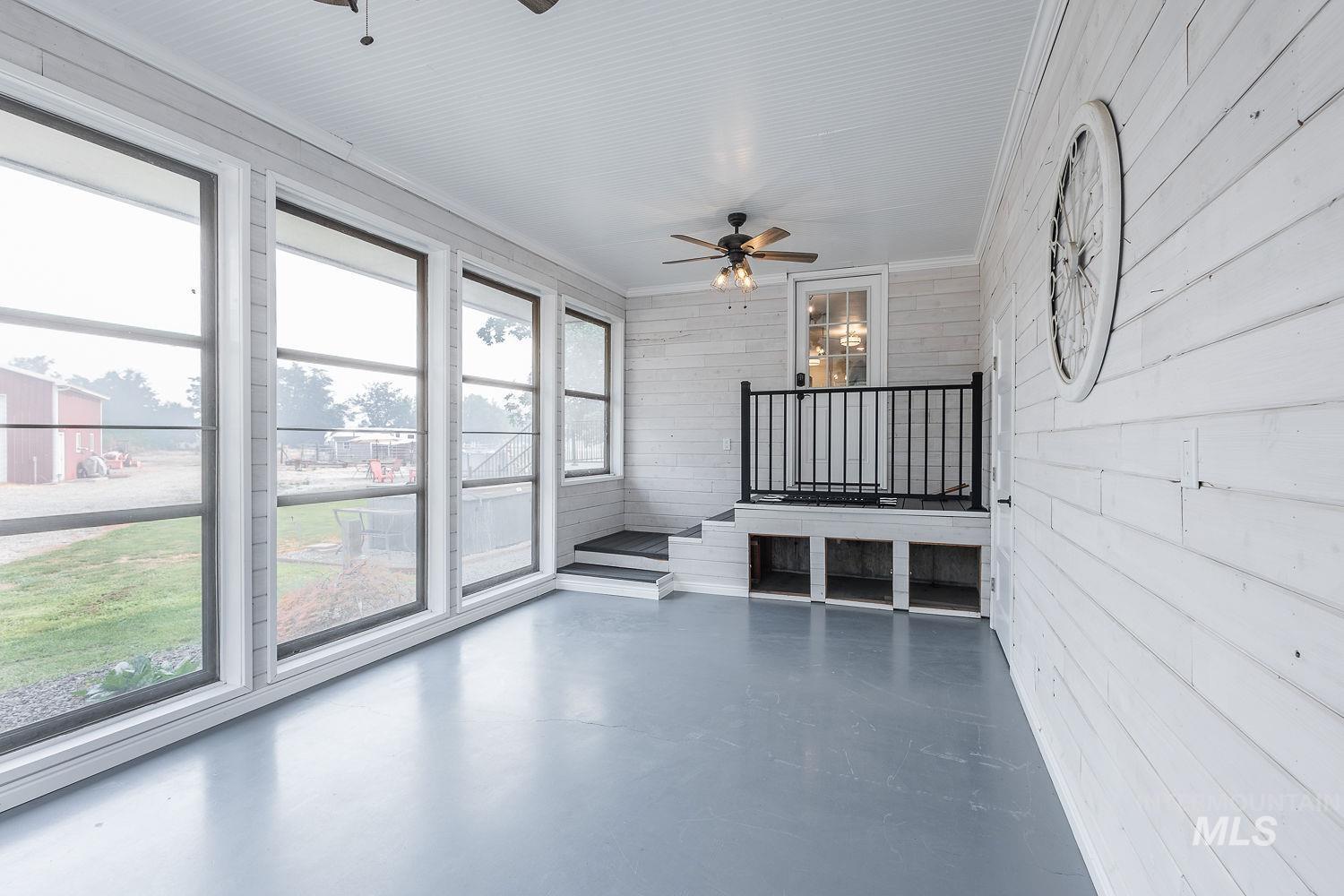 110 E Sales Yard Rd