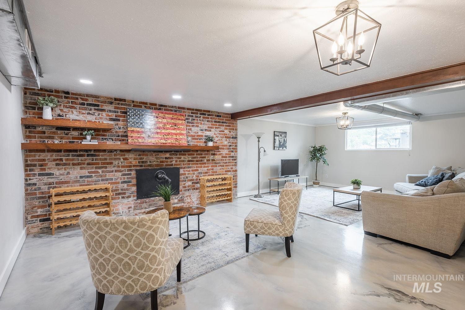 110 E Sales Yard Rd