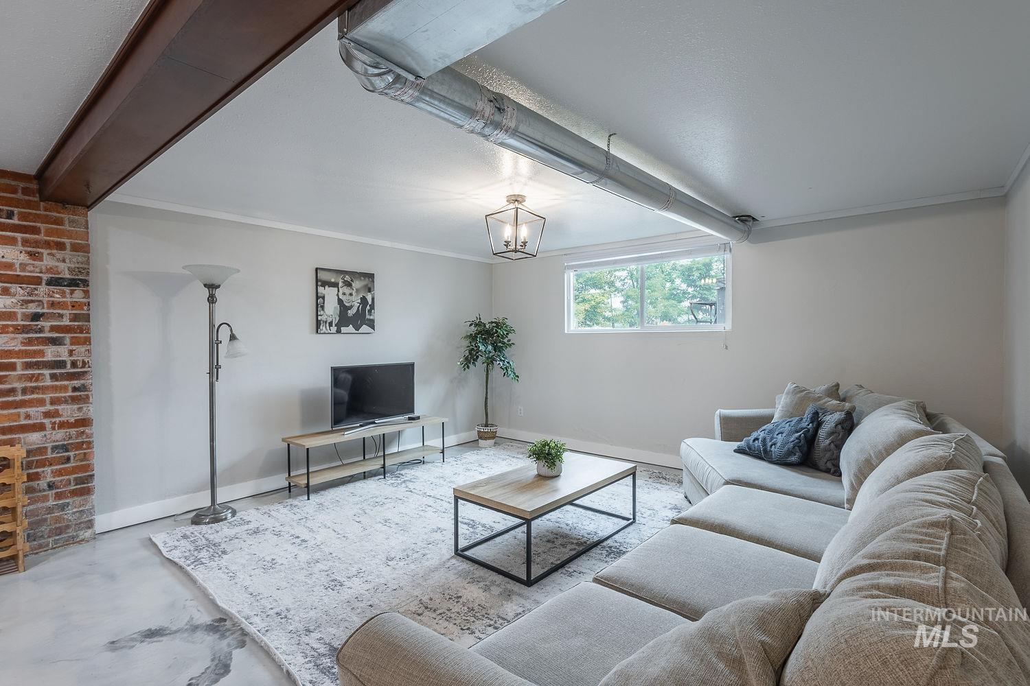 110 E Sales Yard Rd