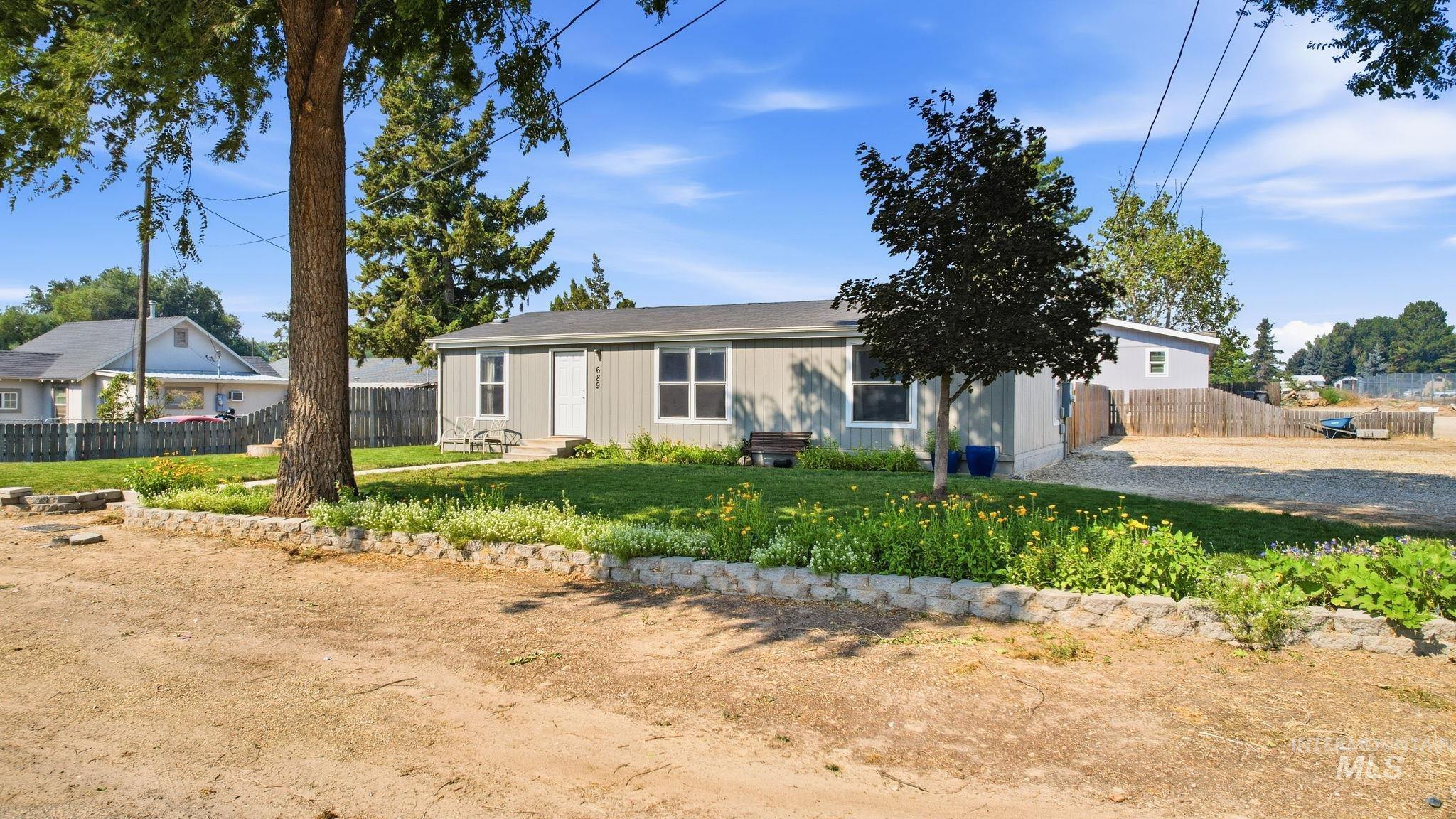 689 Notus Rd