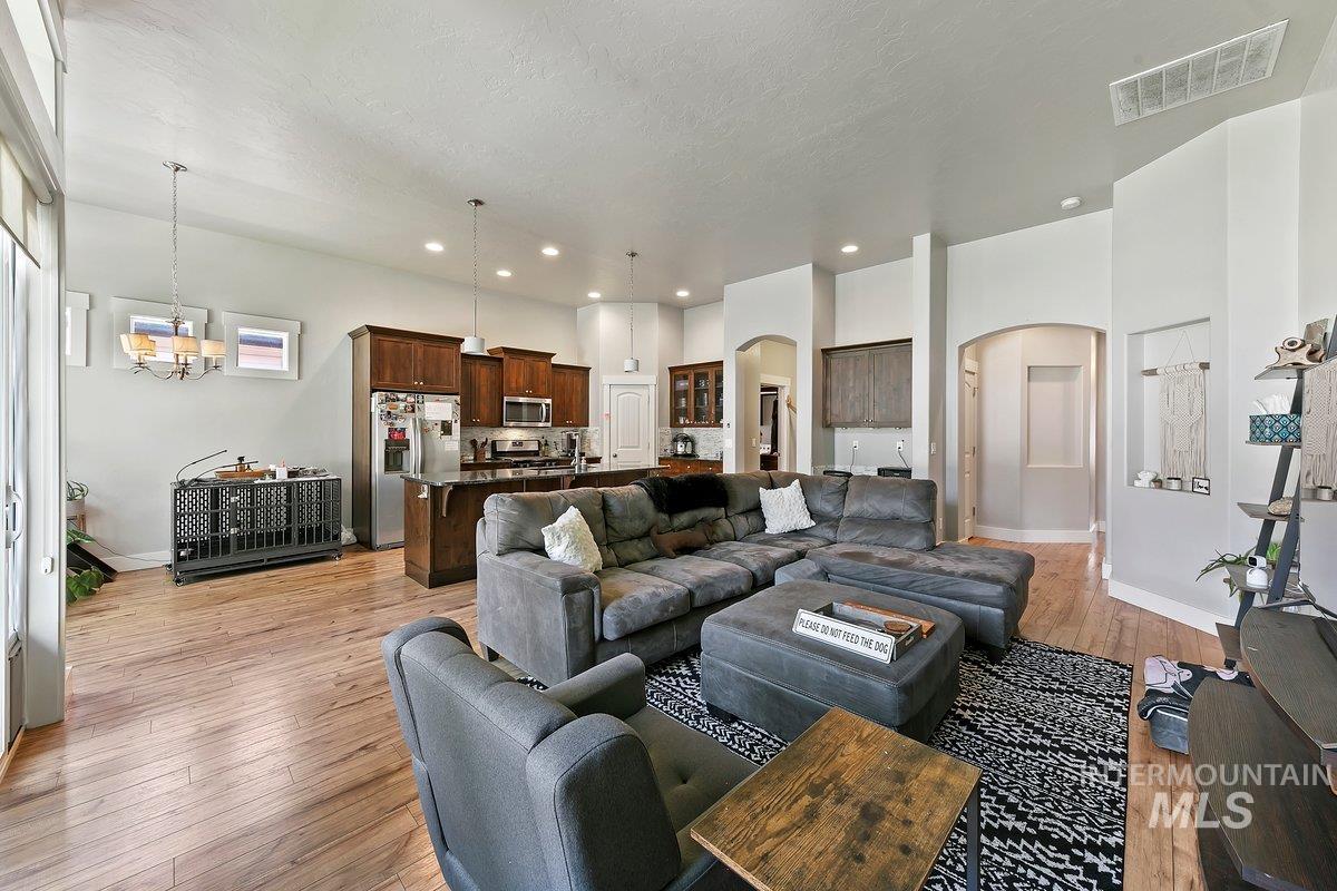 1528 W Arch Rock Street