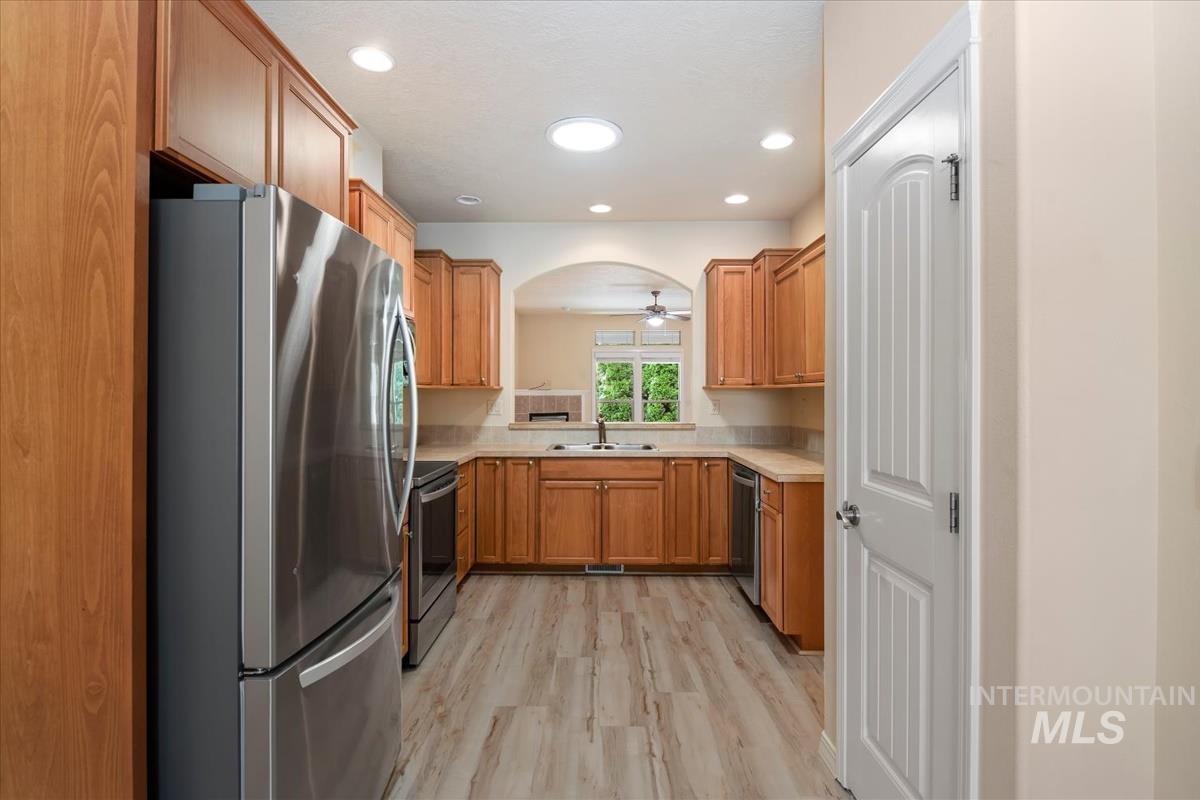 9207 W Steve St