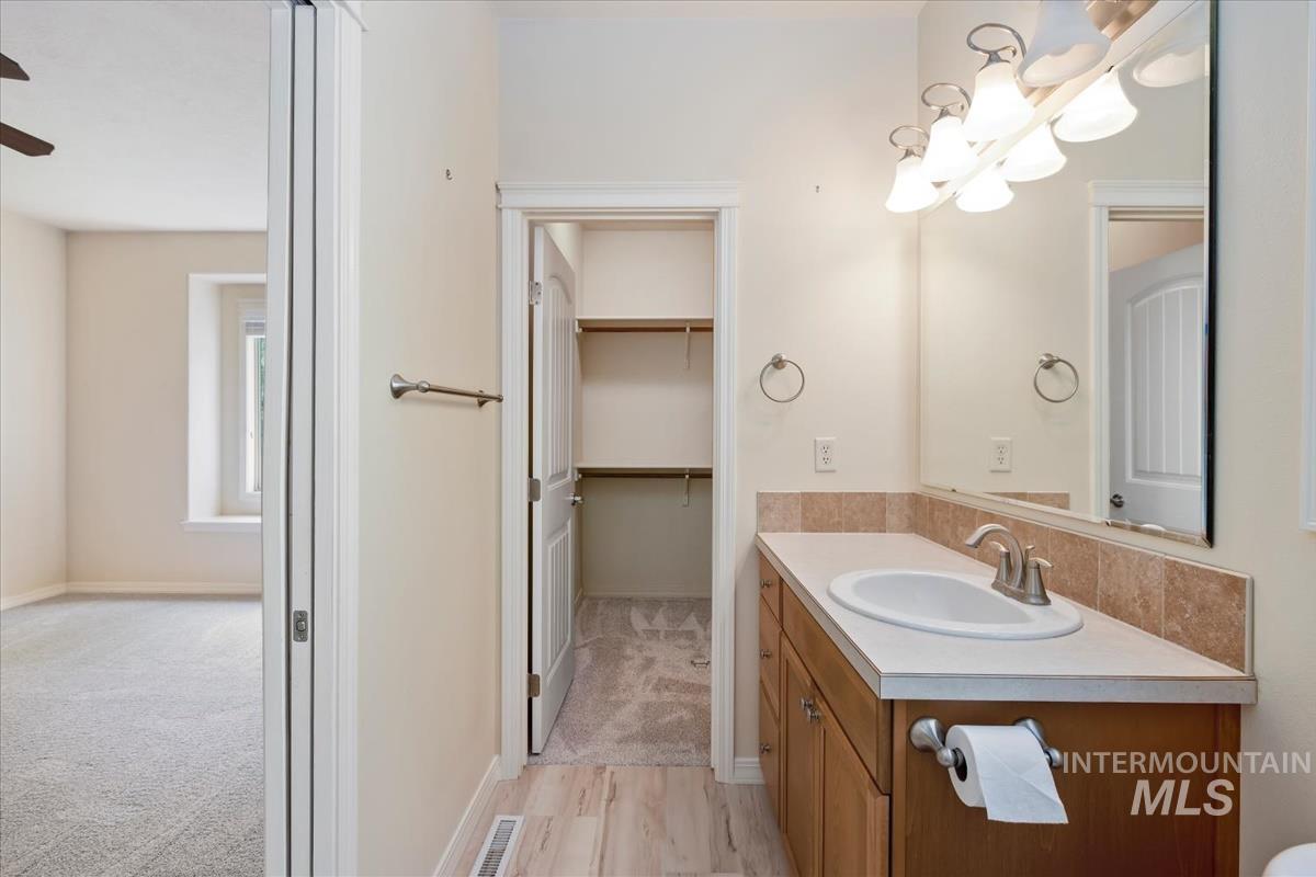 9207 W Steve St