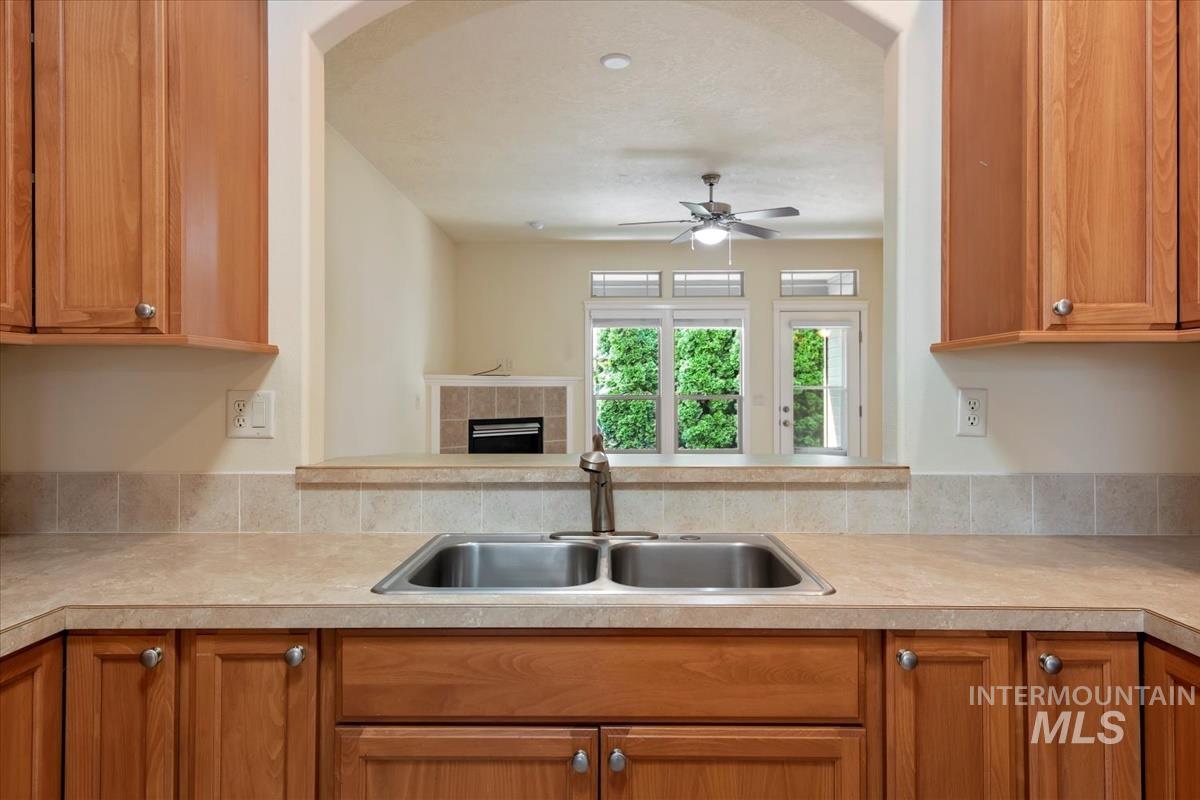 9207 W Steve St
