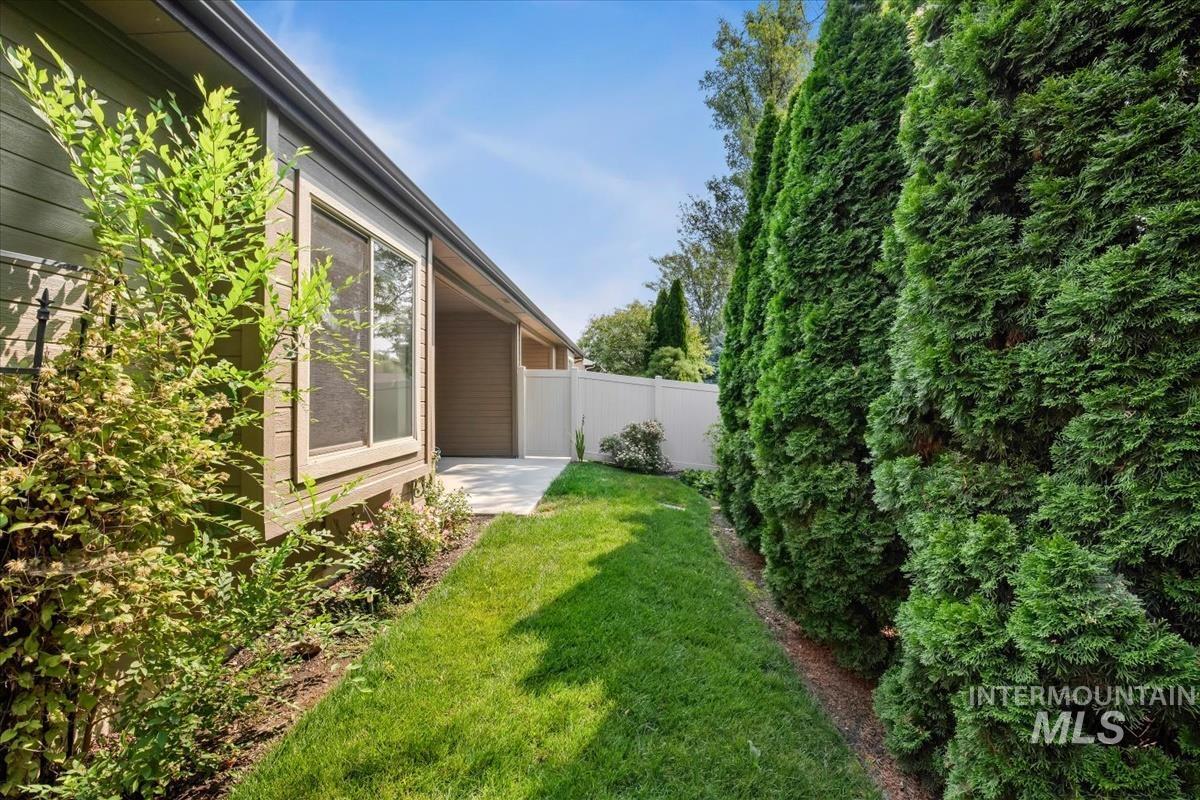 9207 W Steve St