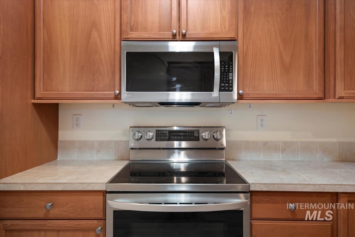 9207 W Steve St