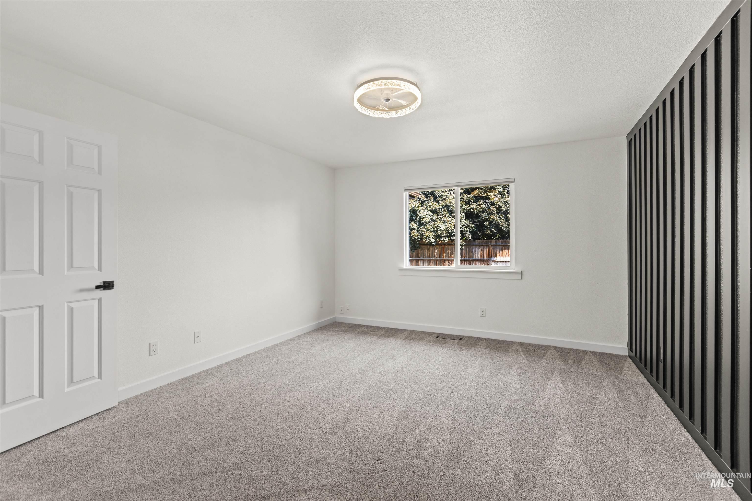 680 W Applegate St