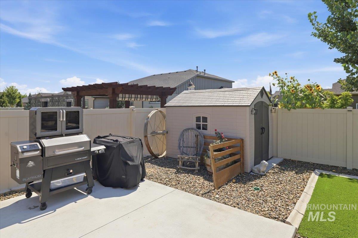 11341 W Mountain Iris St