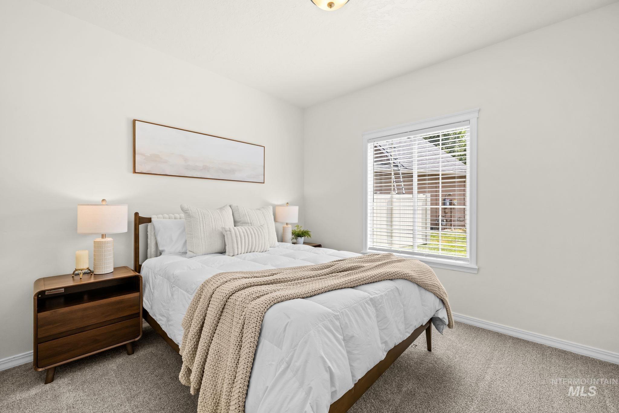 2818 E Shadowview