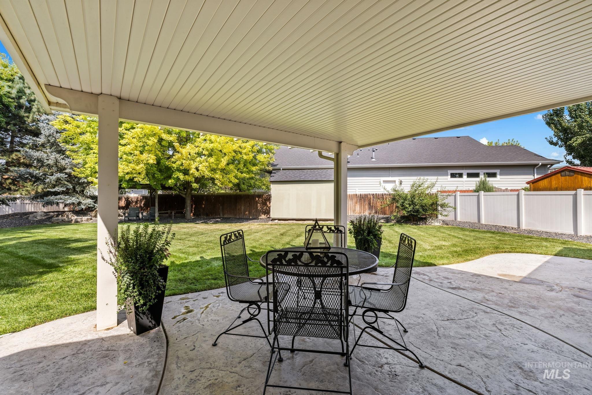 2818 E Shadowview