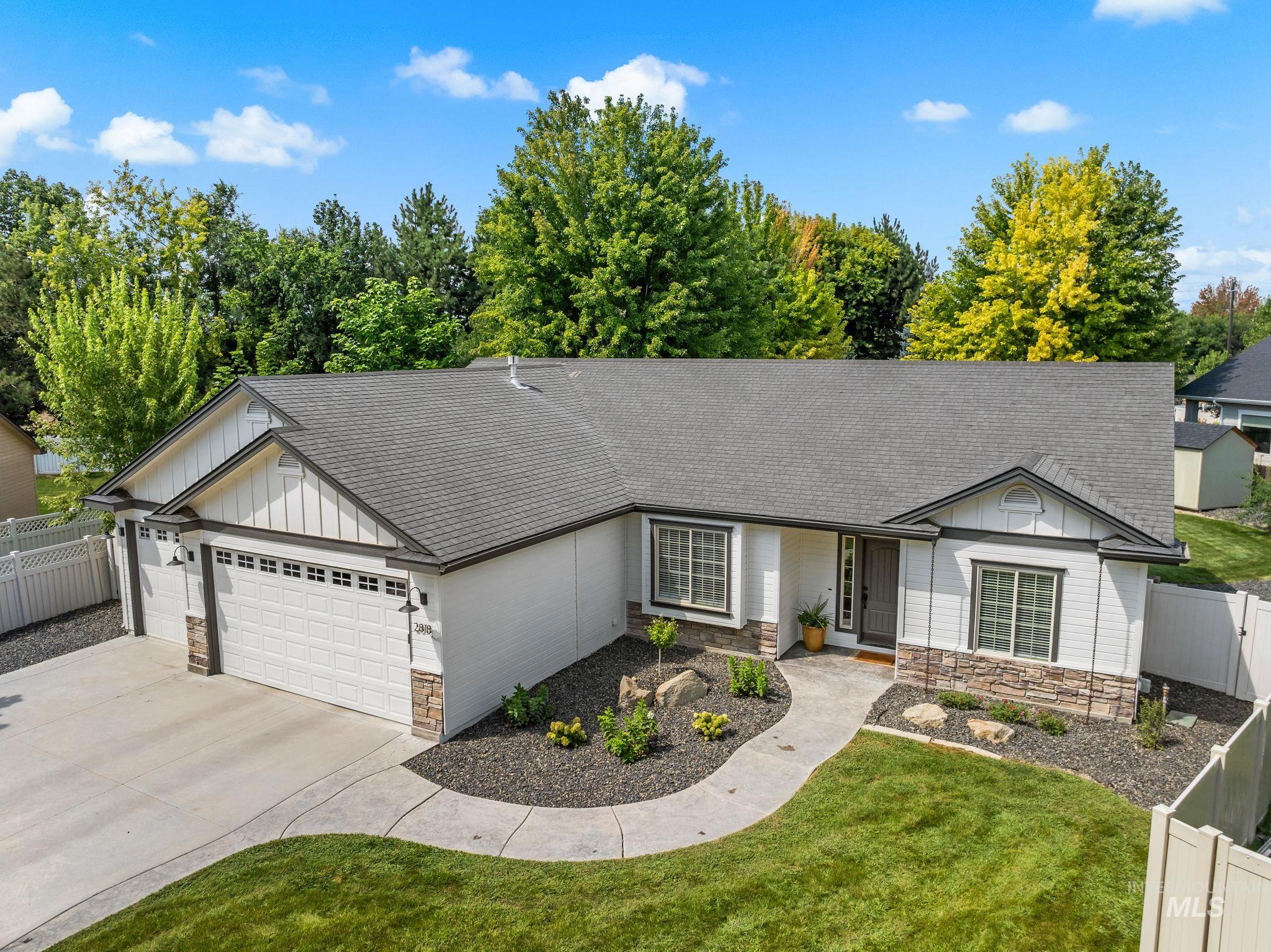 2818 E Shadowview