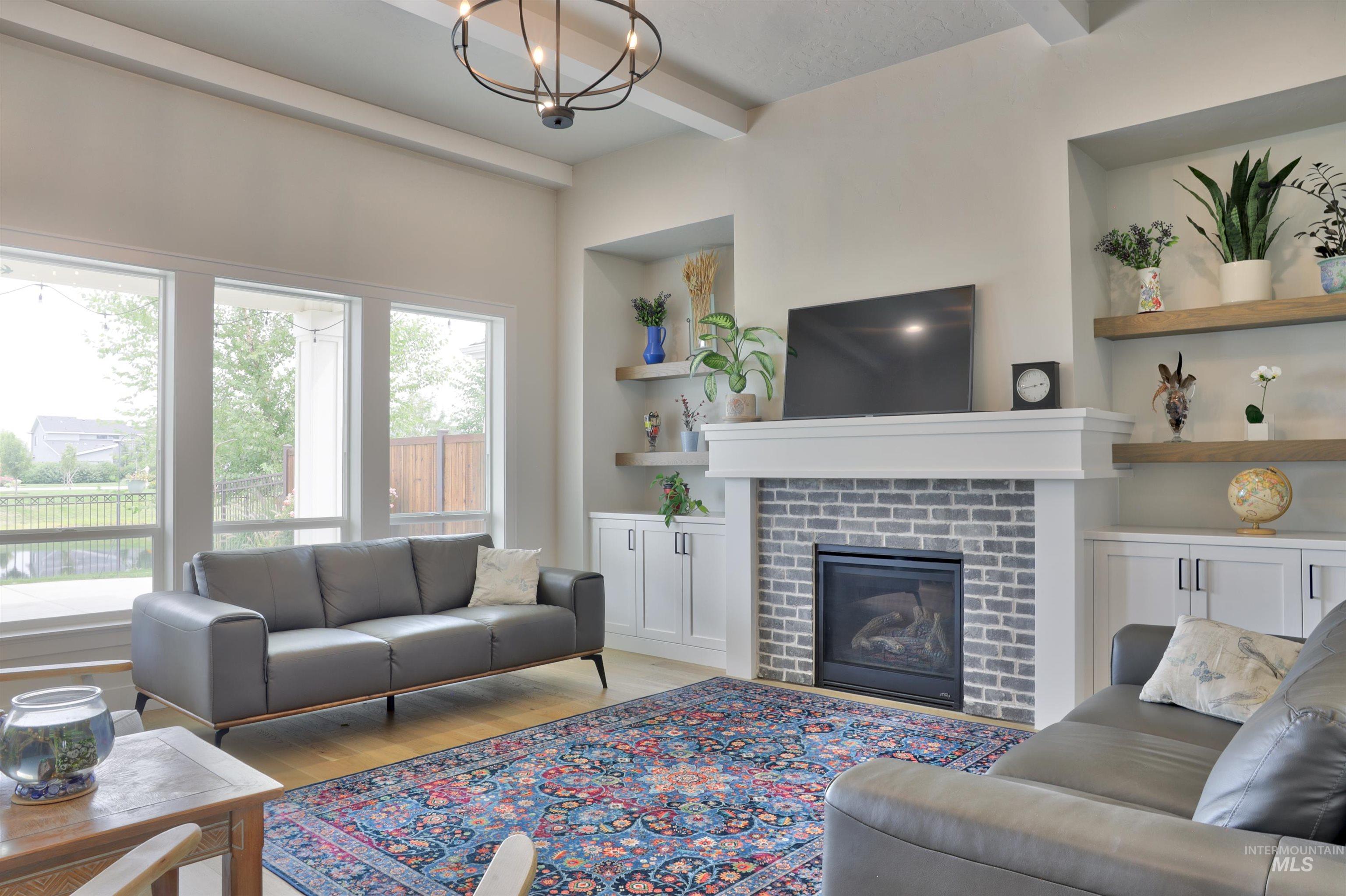 314 S Hamlin Lane