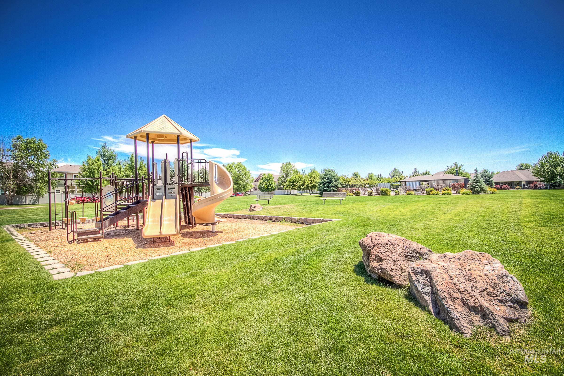 12259 W Seven Lakes Ln