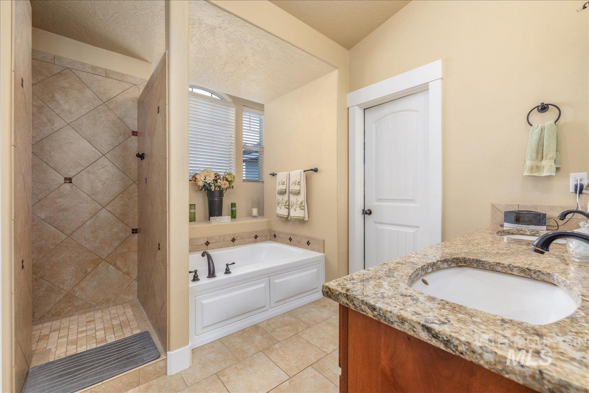 12621 S Carriage Hill Way
