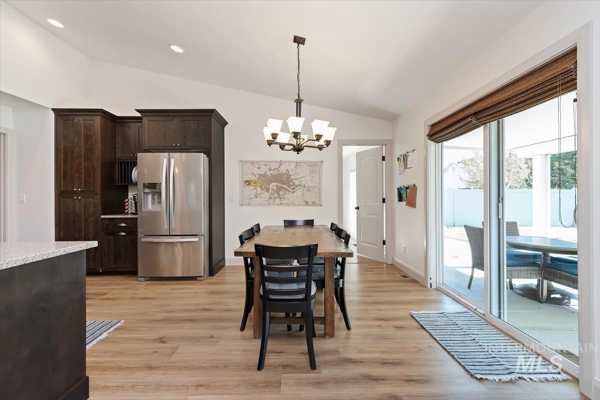 5519 W Los Flores St