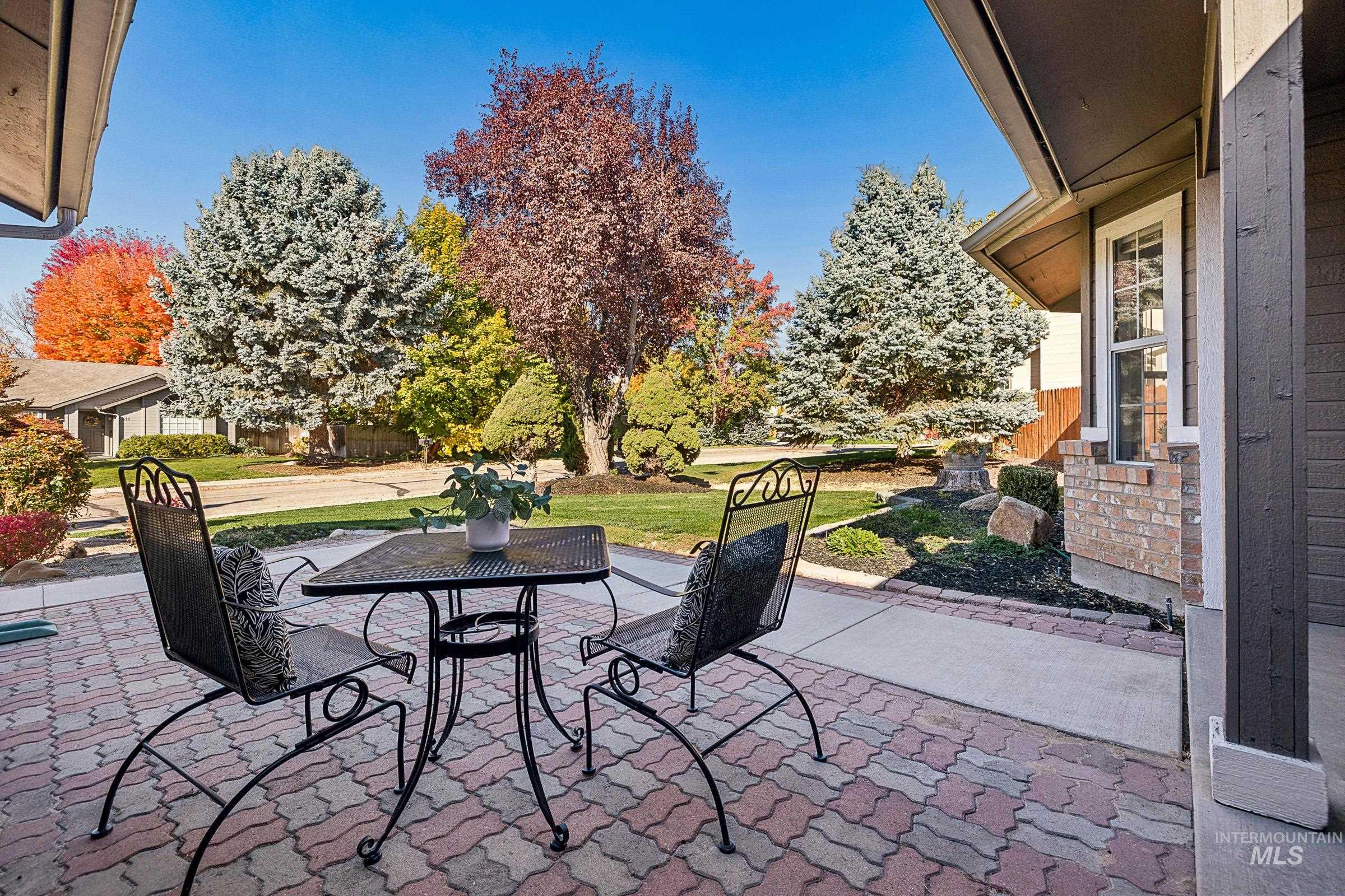 418 N Crestview Pl
