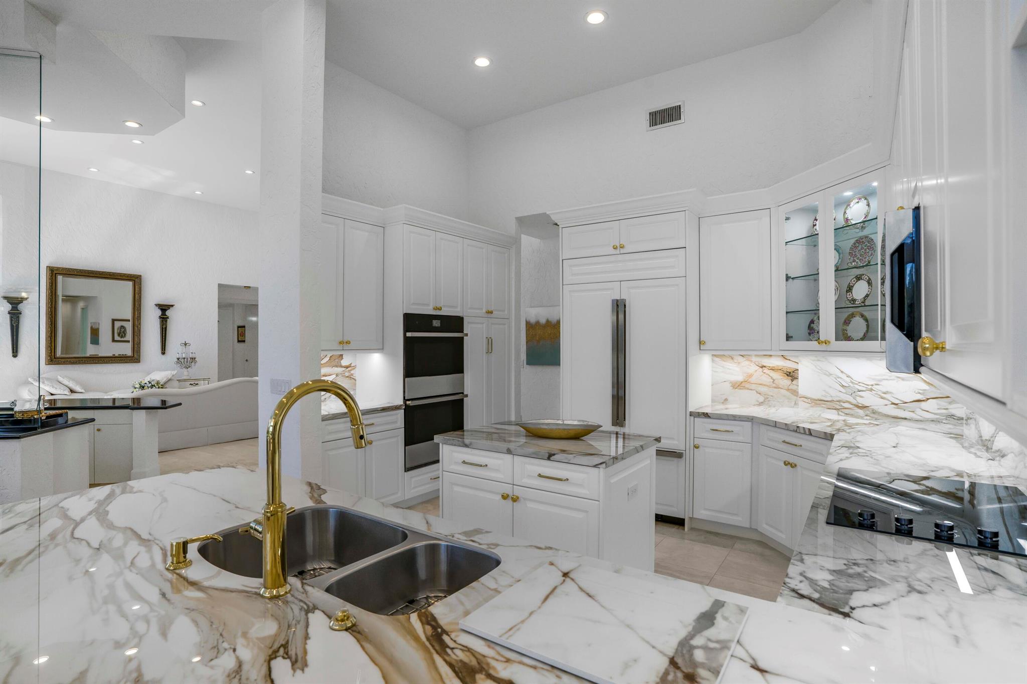 17611 Sealakes Drive