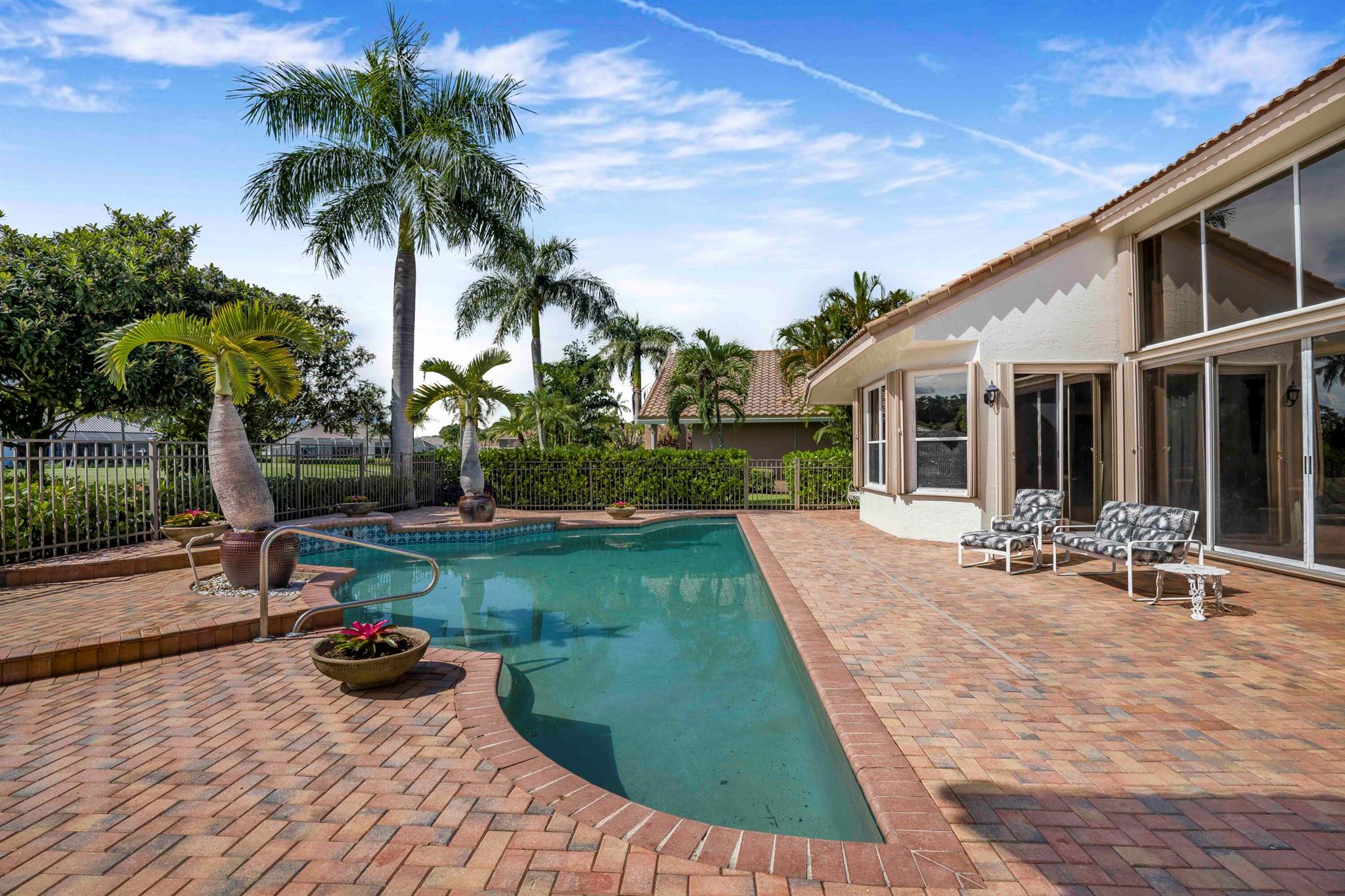 17611 Sealakes Drive