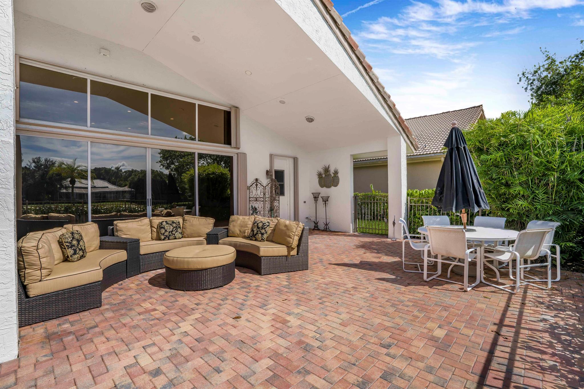 17611 Sealakes Drive