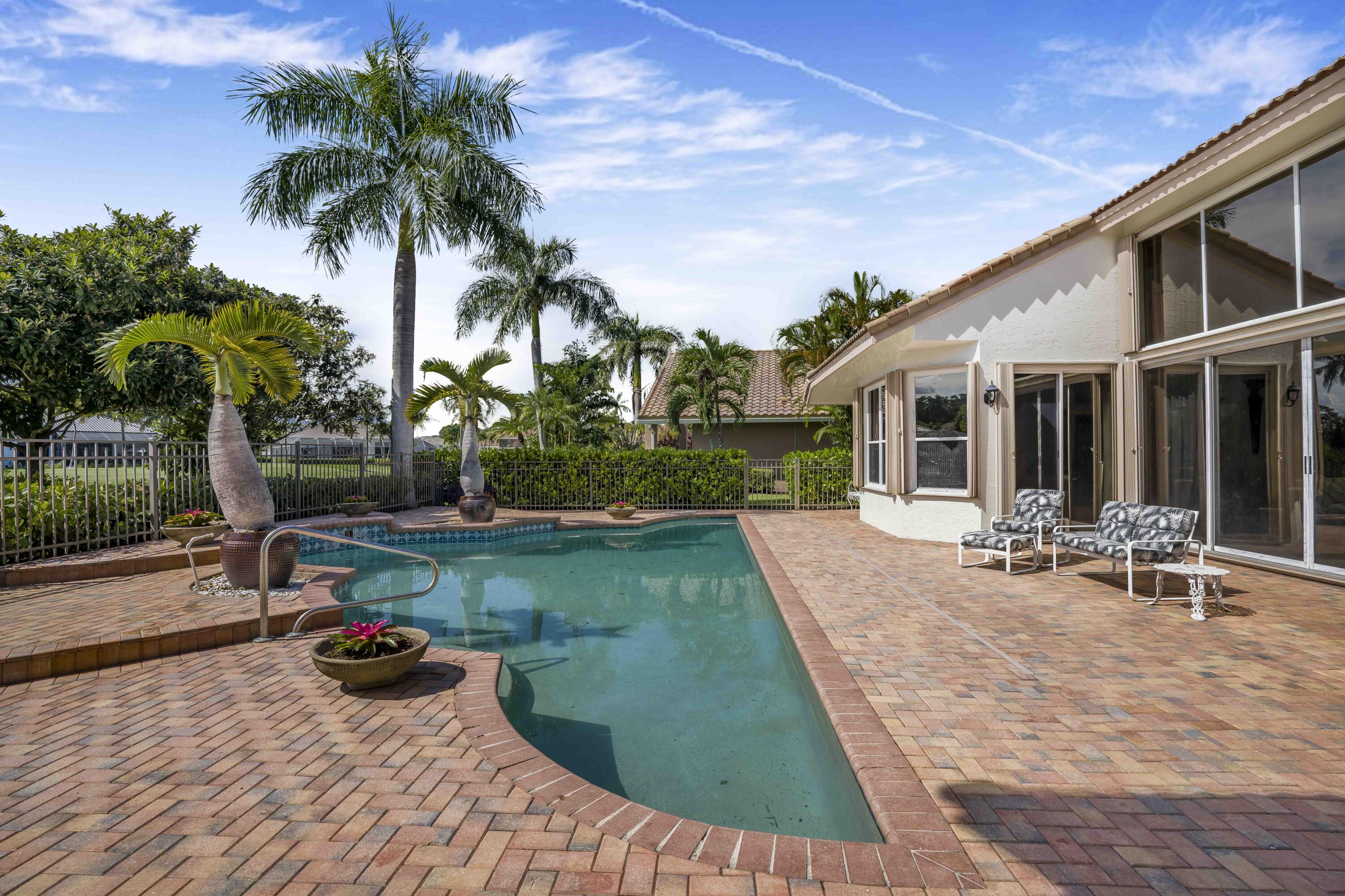 17611 Sealakes Drive