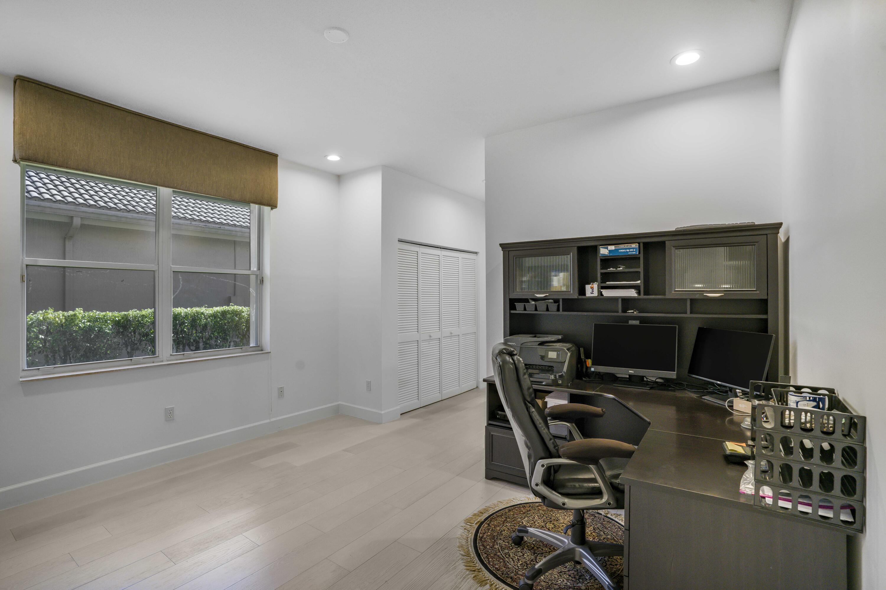 17611 Sealakes Drive