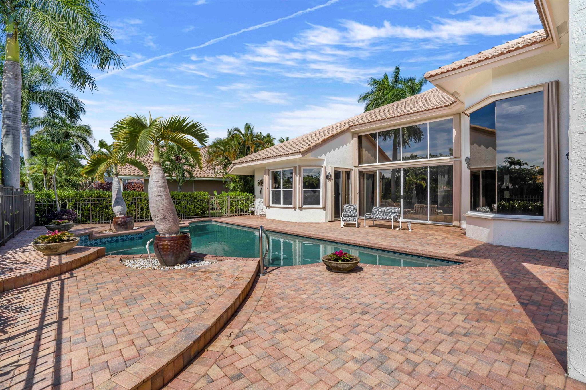 17611 Sealakes Drive