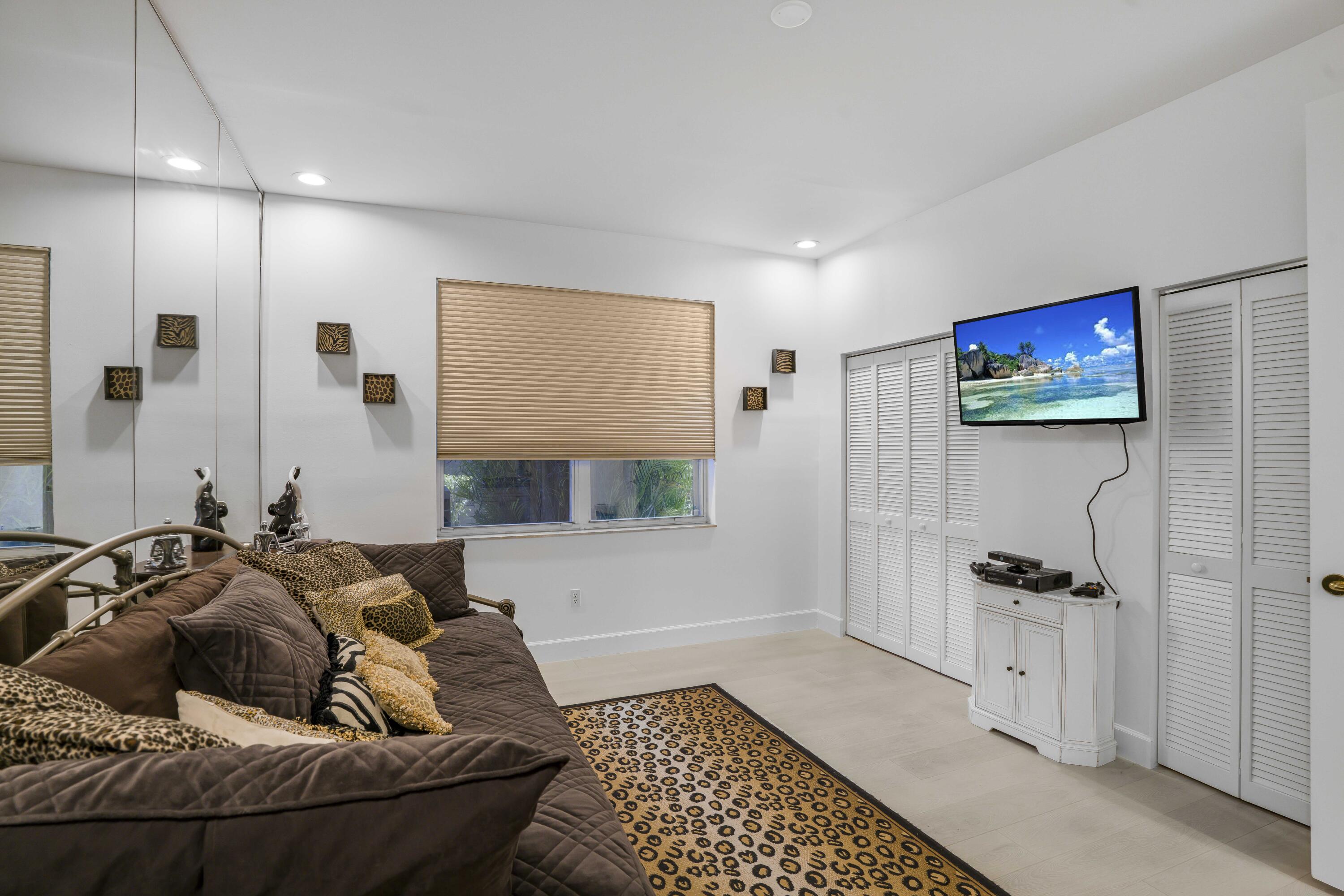 17611 Sealakes Drive