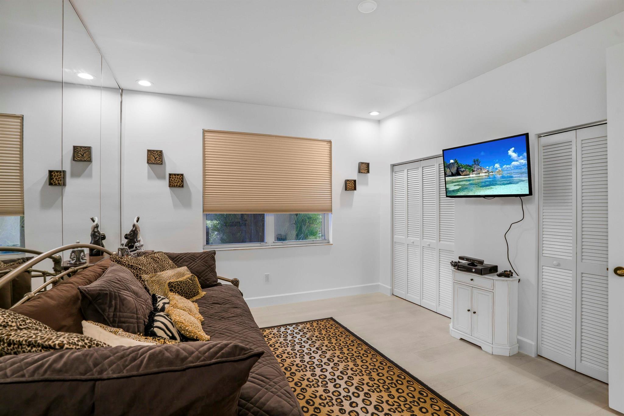 17611 Sealakes Drive