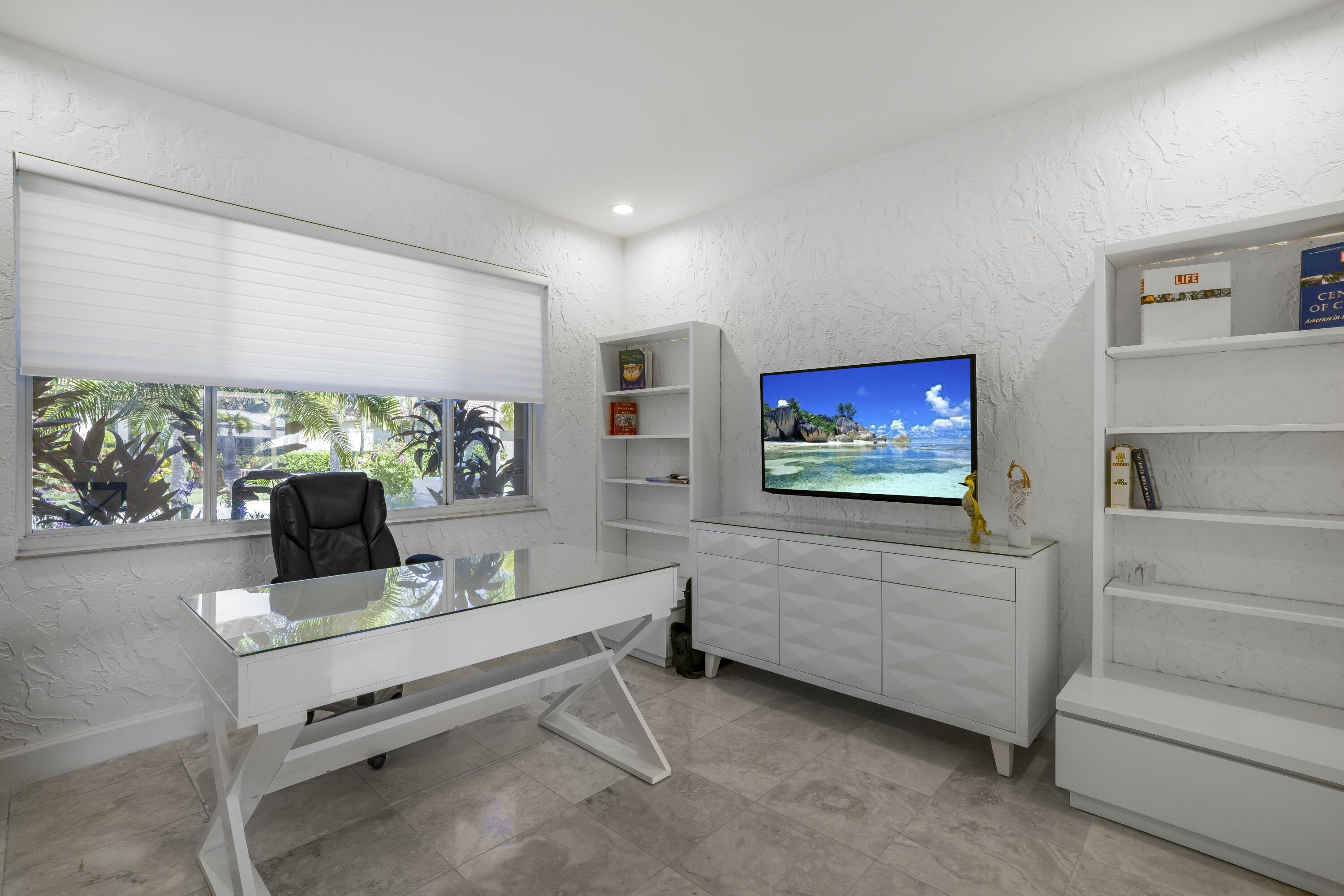 17611 Sealakes Drive