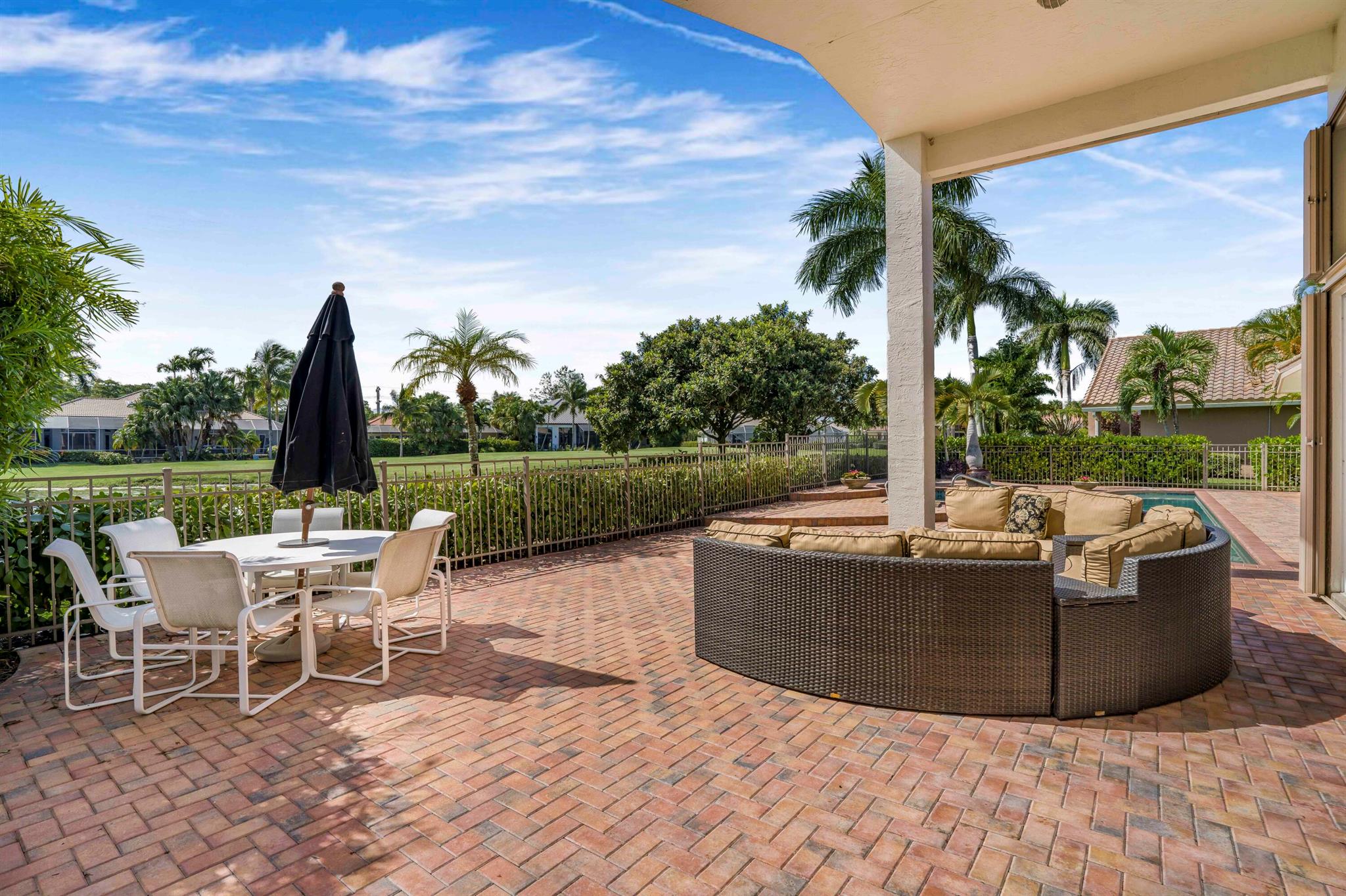 17611 Sealakes Drive