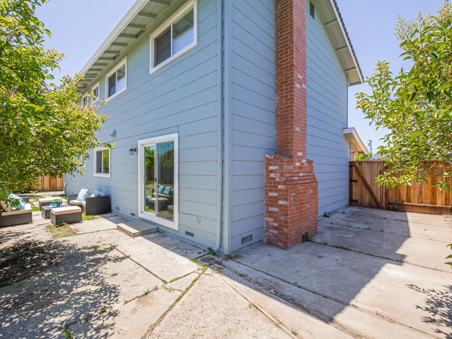 917 Sir Francis Avenue