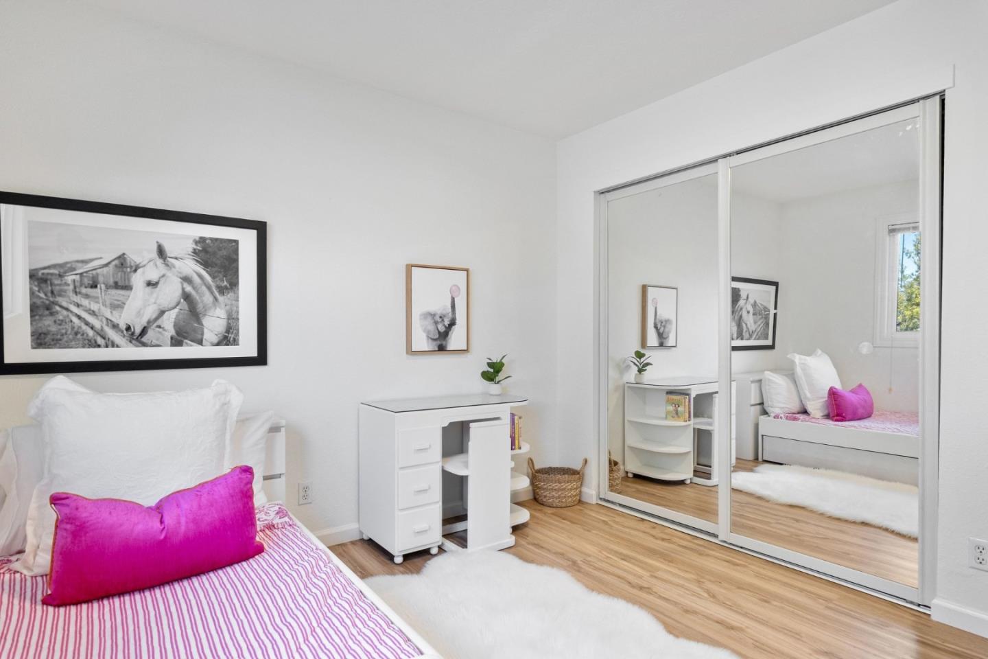 6131 Corte De La Reina