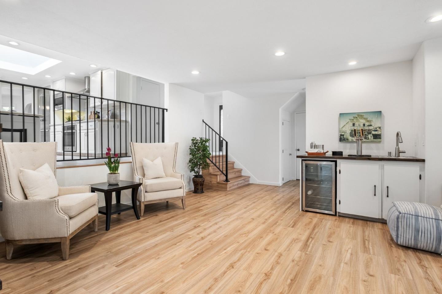 6131 Corte De La Reina