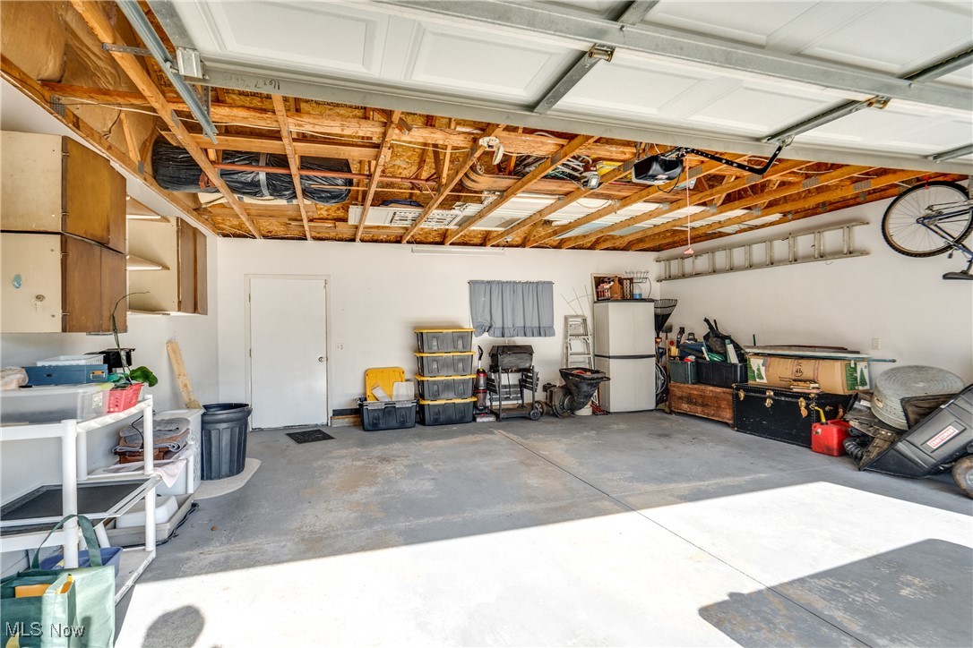 9244 Lakeside Drive
