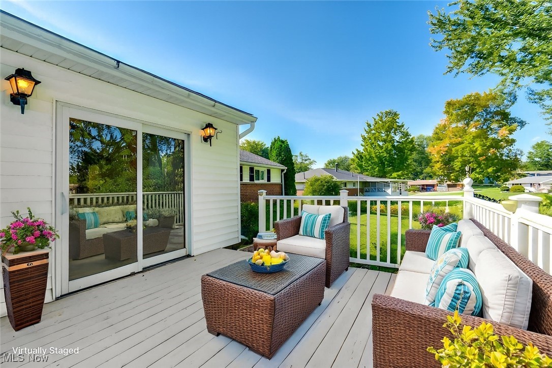 9244 Lakeside Drive