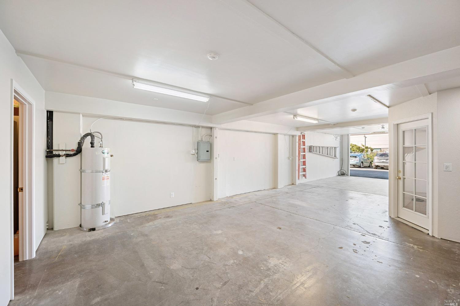 1525 E Francisco Boulevard Unit: 3