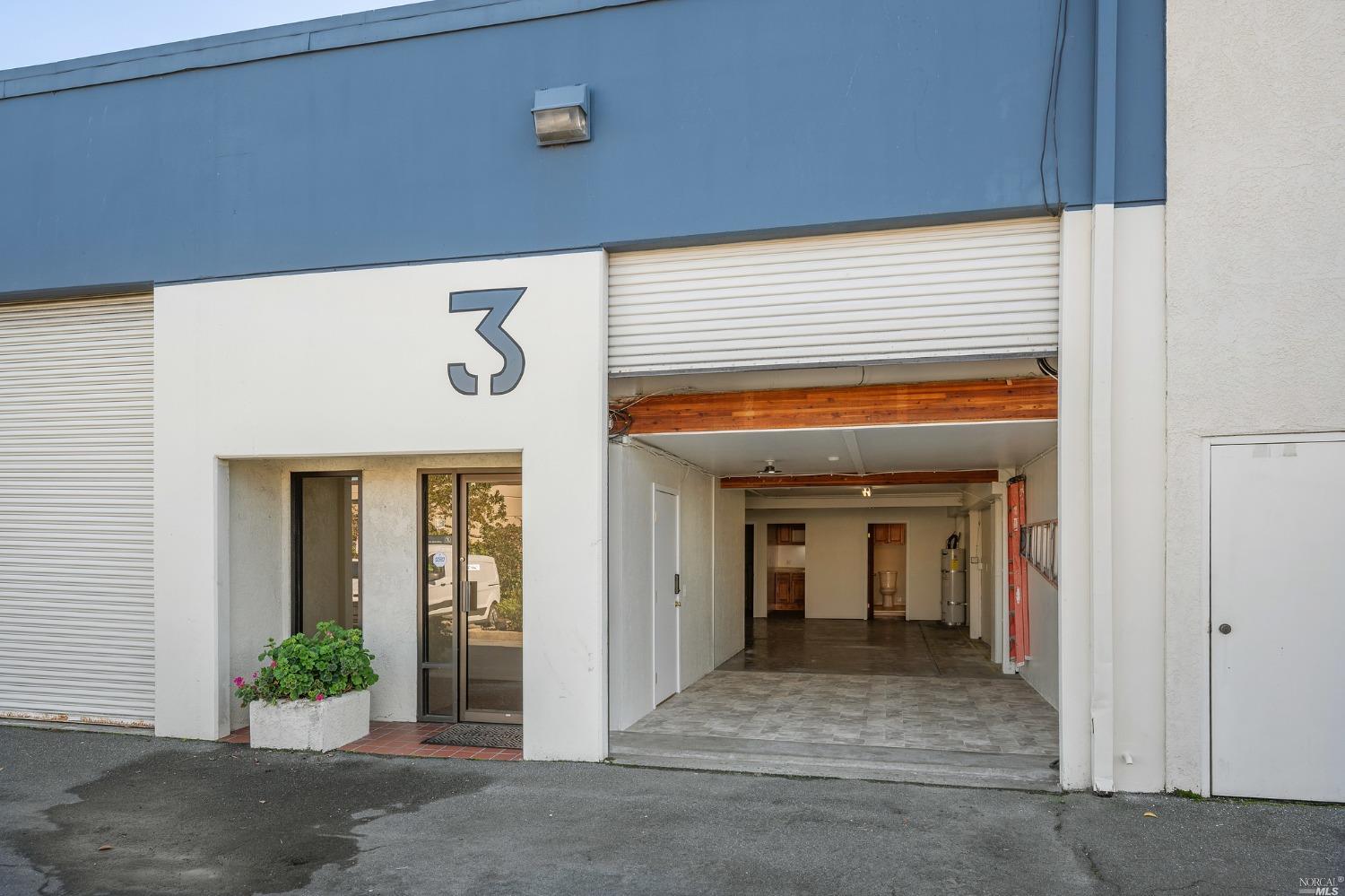 1525 E Francisco Boulevard Unit: 3