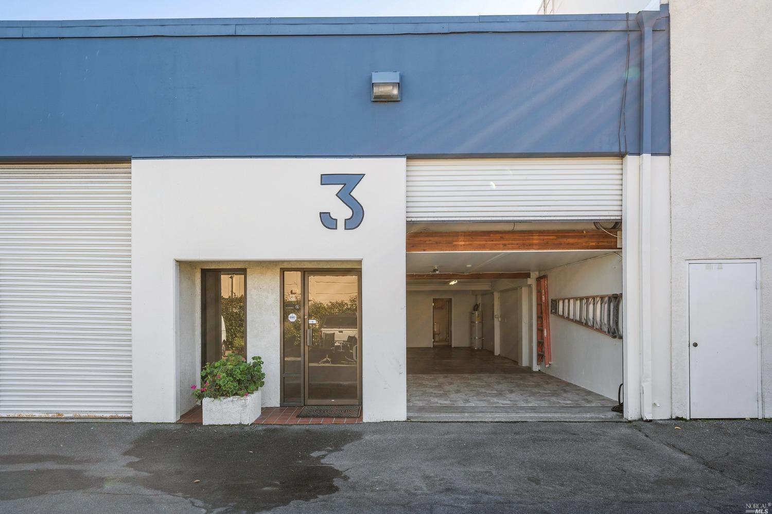 1525 E Francisco Boulevard Unit: 3