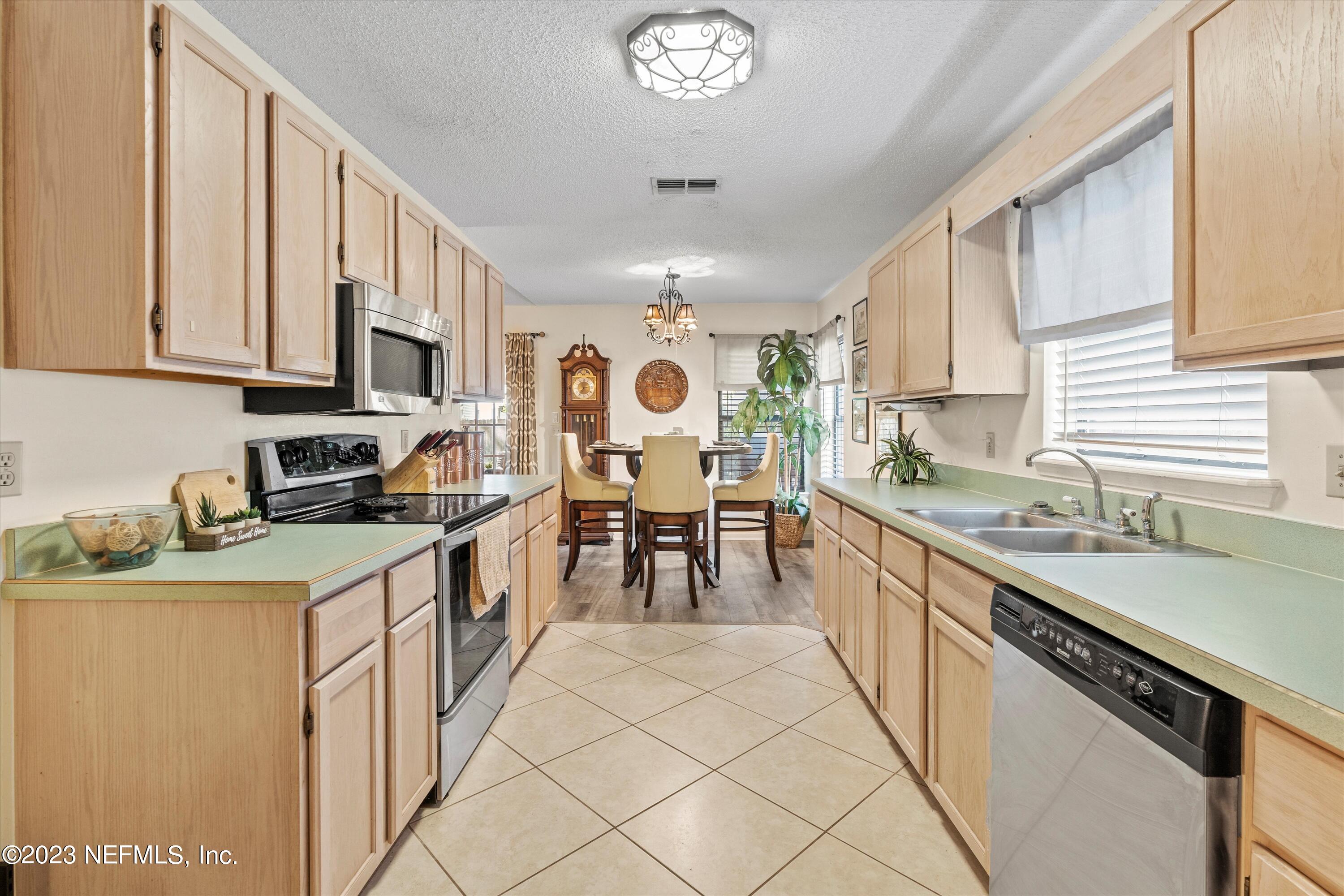 631 HIBERNIA OAKS Drive