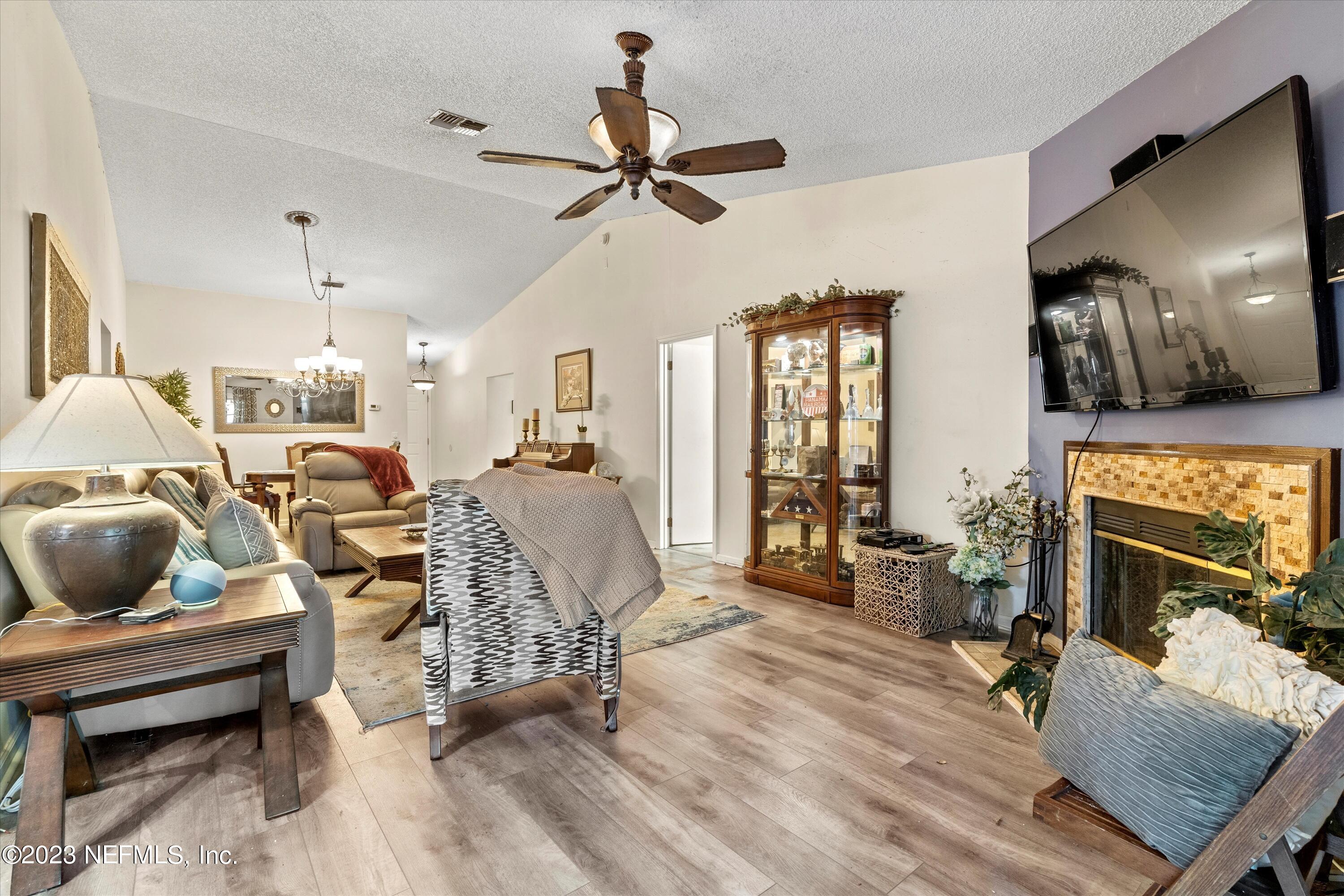 631 HIBERNIA OAKS Drive