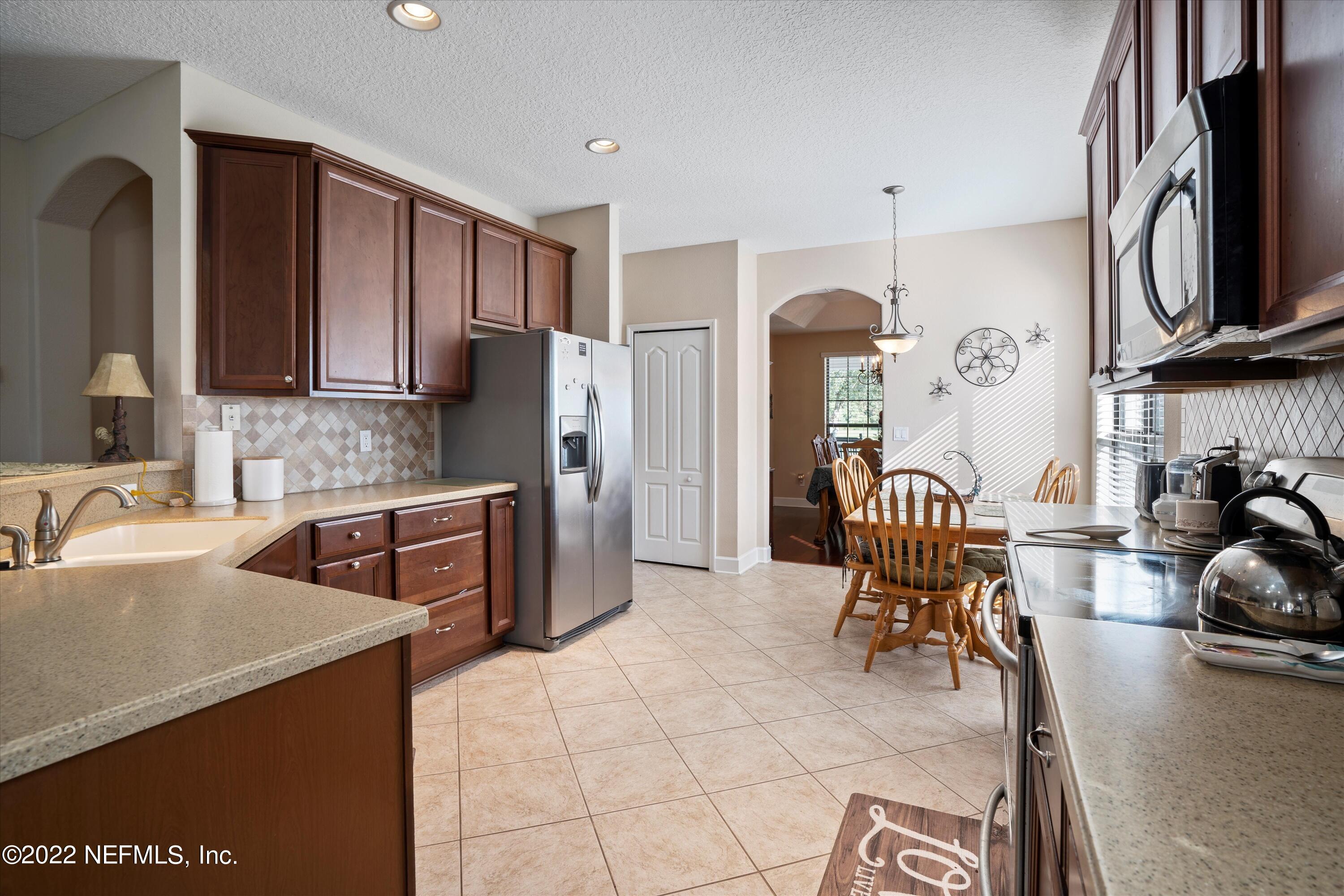 684 SUNNY STROLL Drive