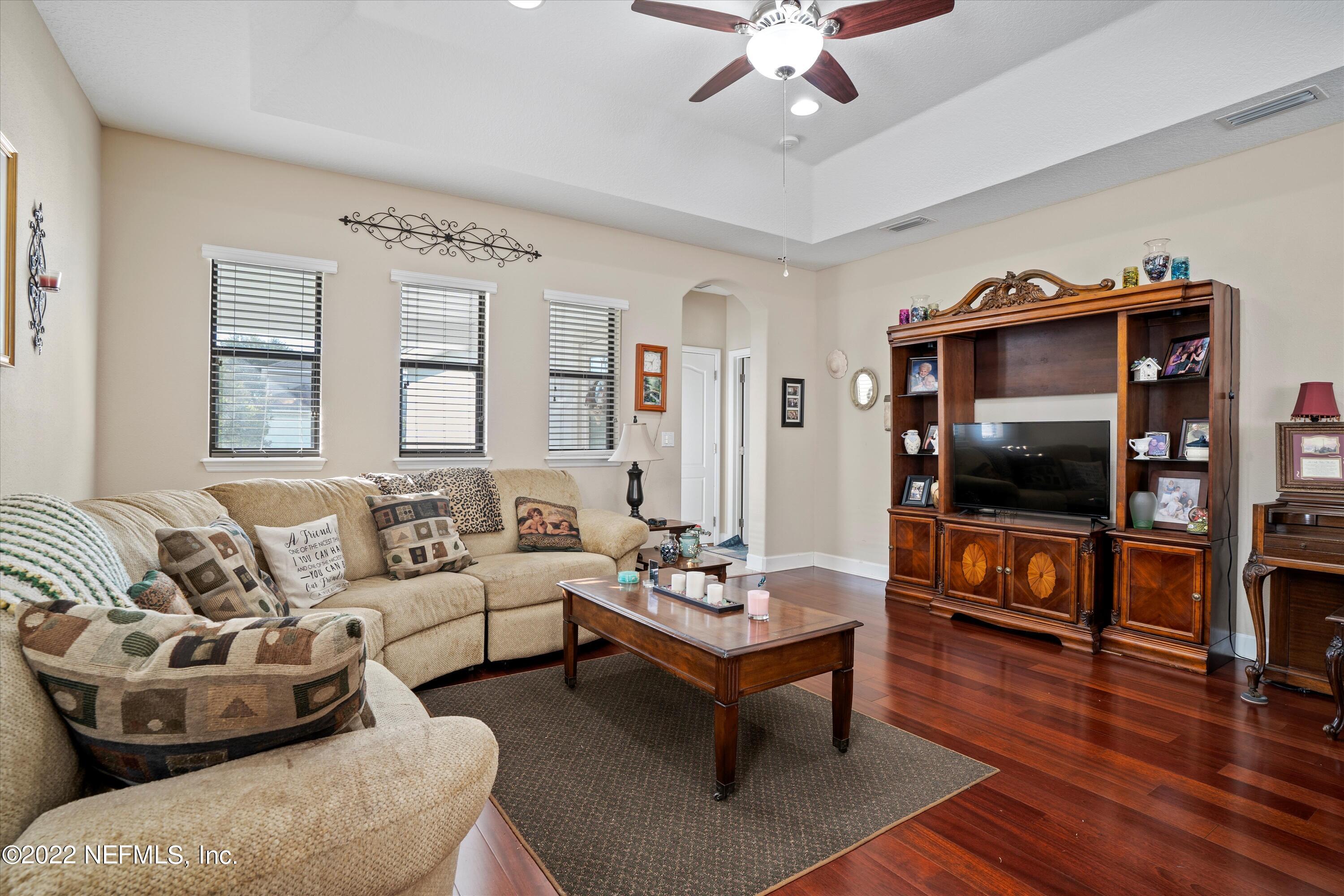 684 SUNNY STROLL Drive