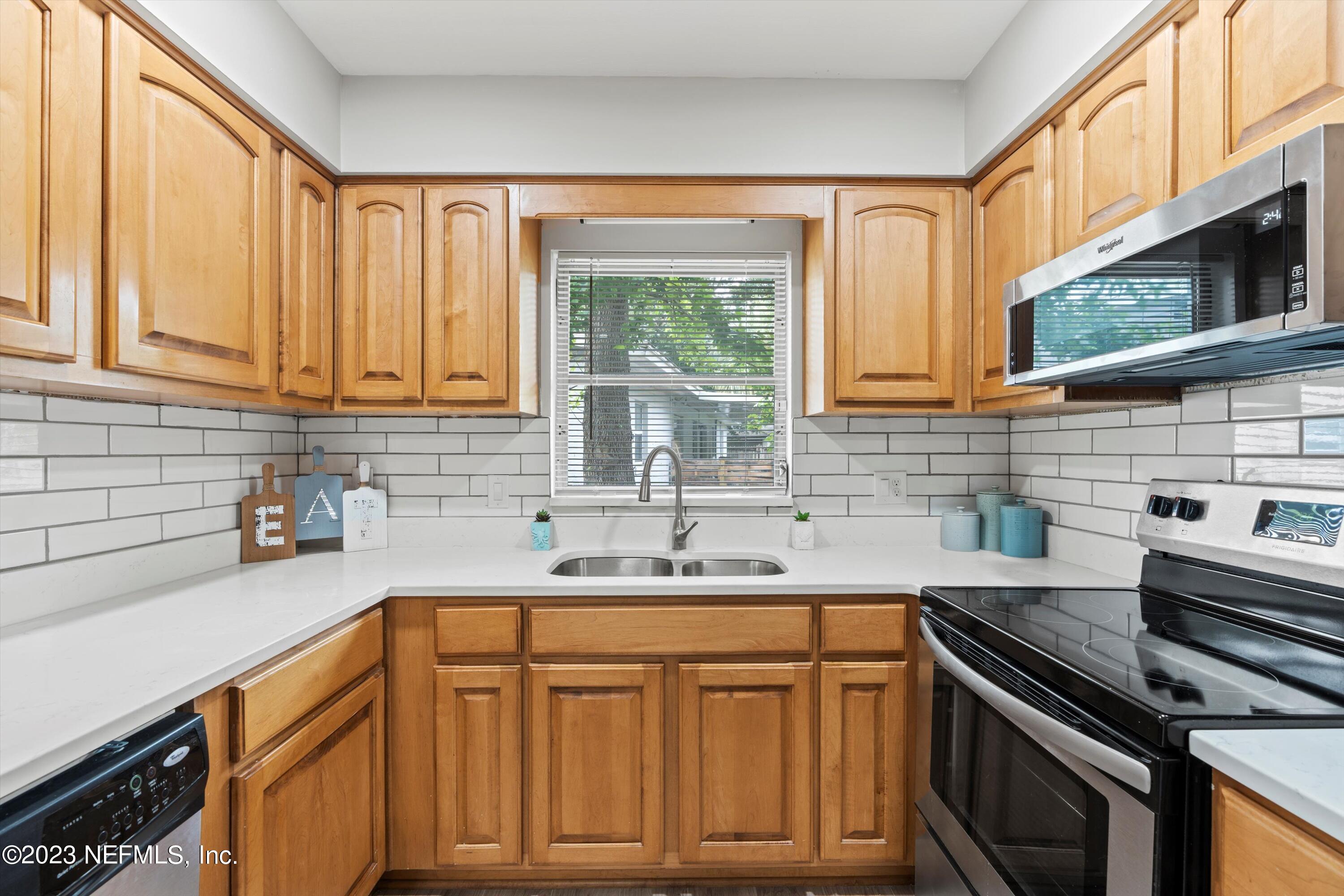 5905 RENAULT Drive W