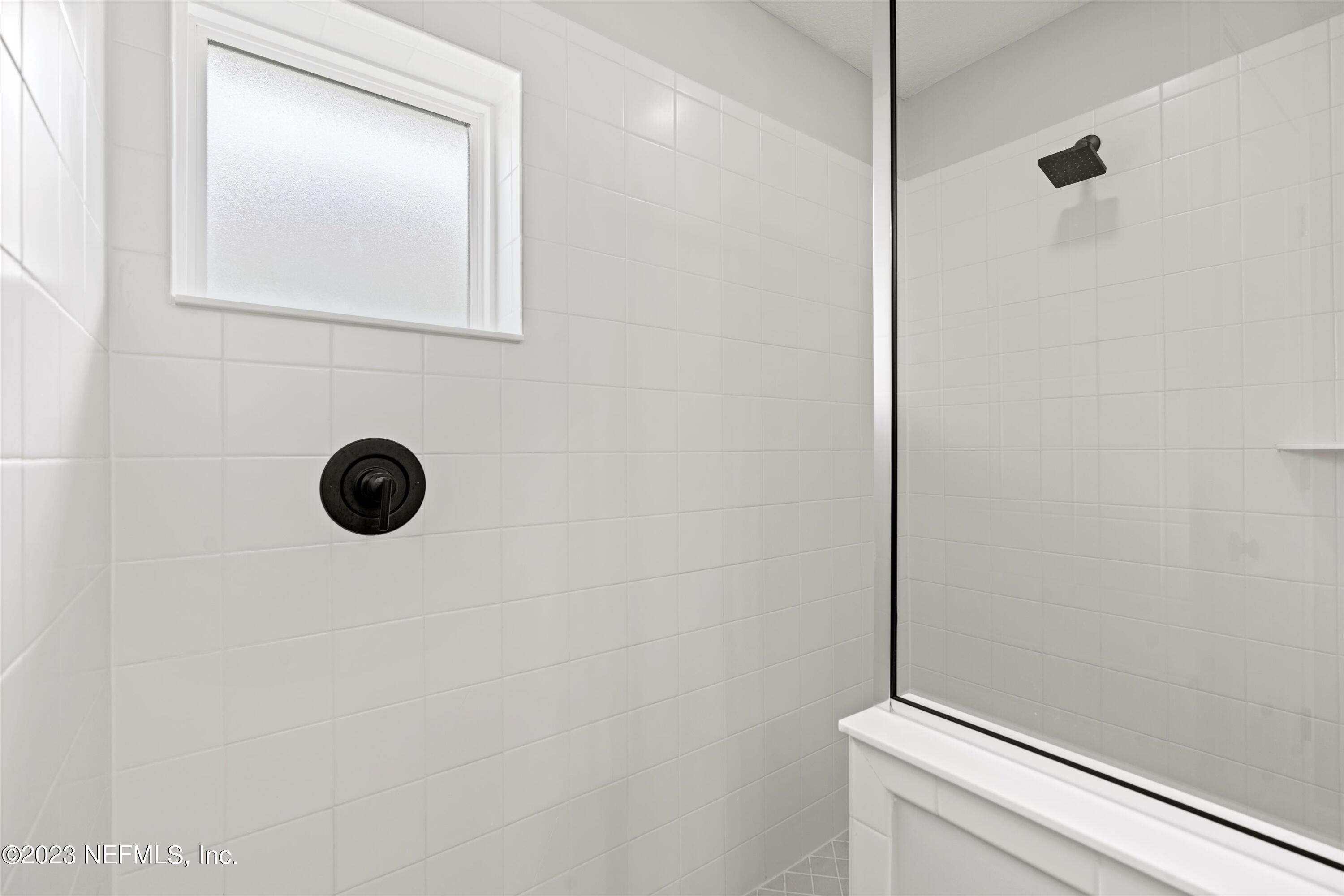 1653 LEWIS LAKE Lane