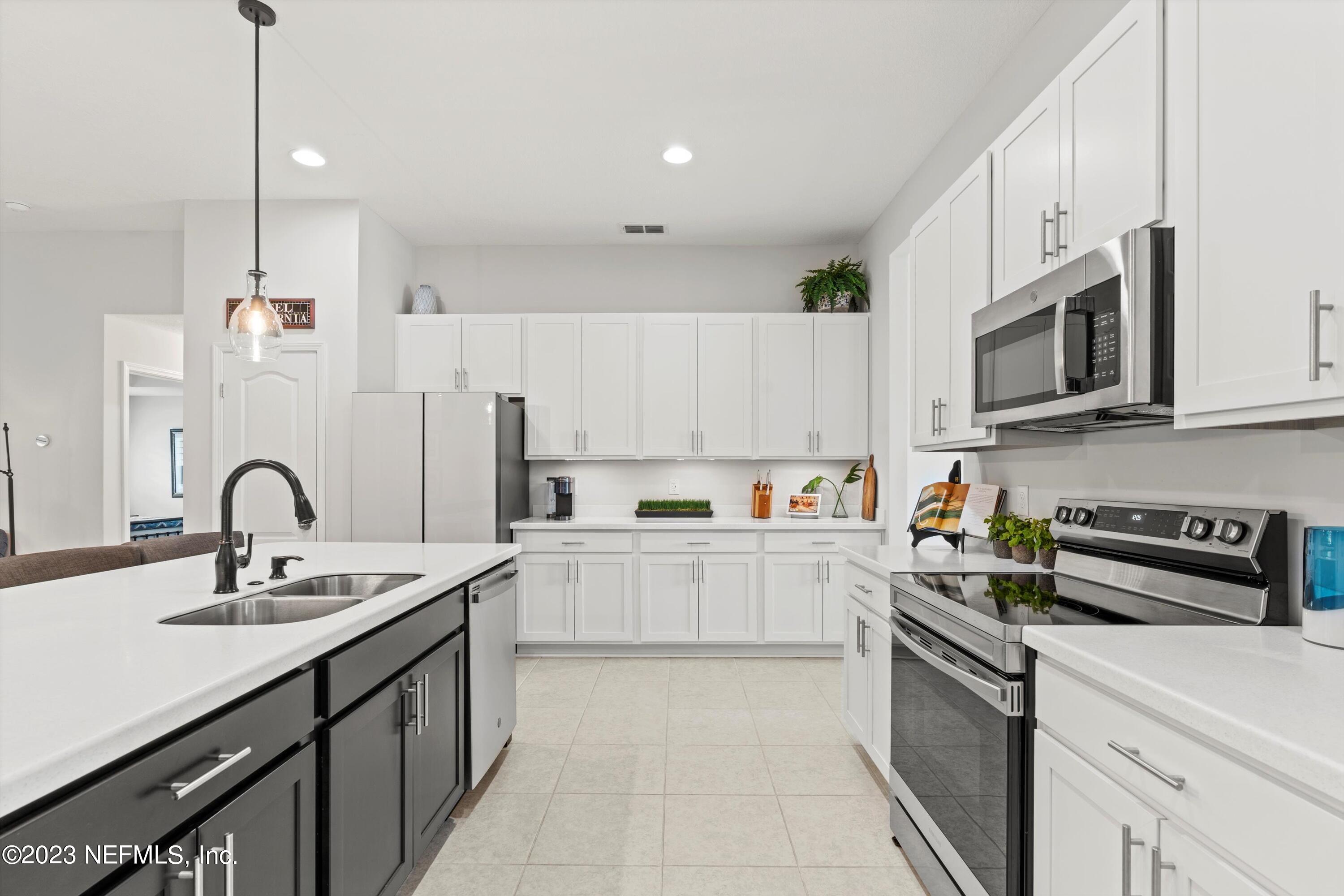 1653 LEWIS LAKE Lane