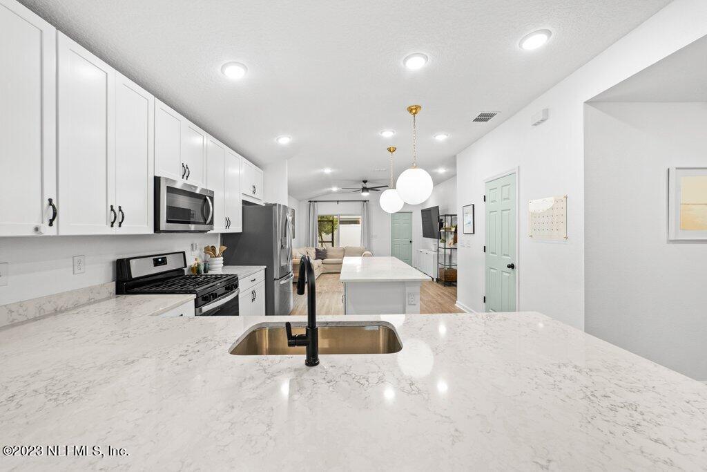 12059 HEYLER Street