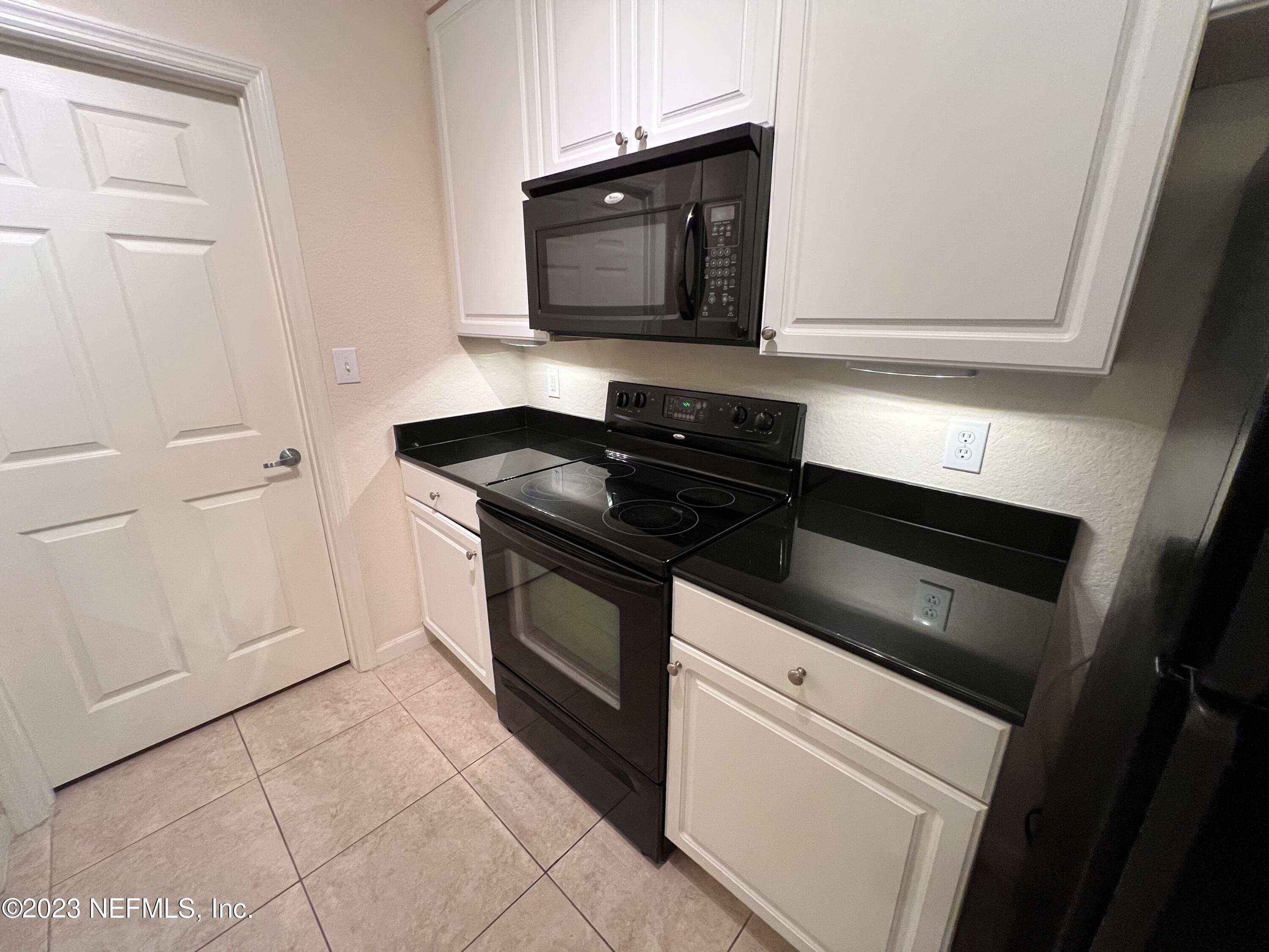 8539 GATE Parkway W, 1416