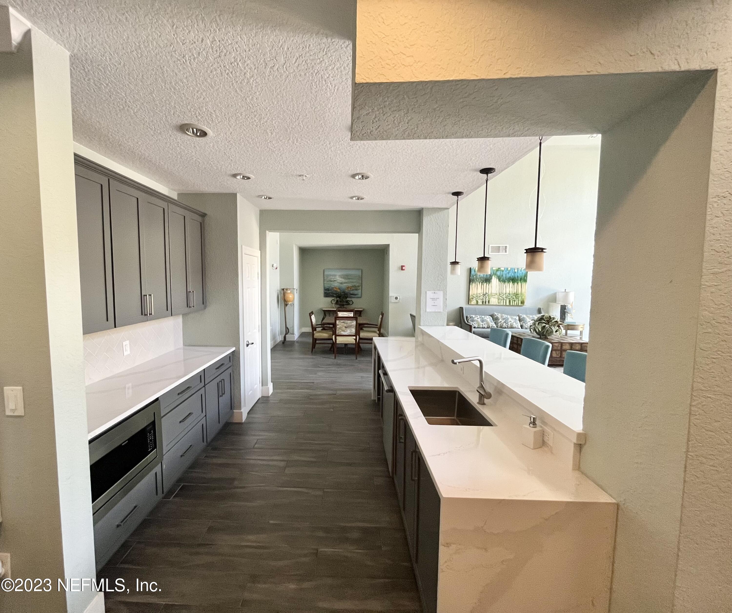 8539 GATE Parkway W, 1416