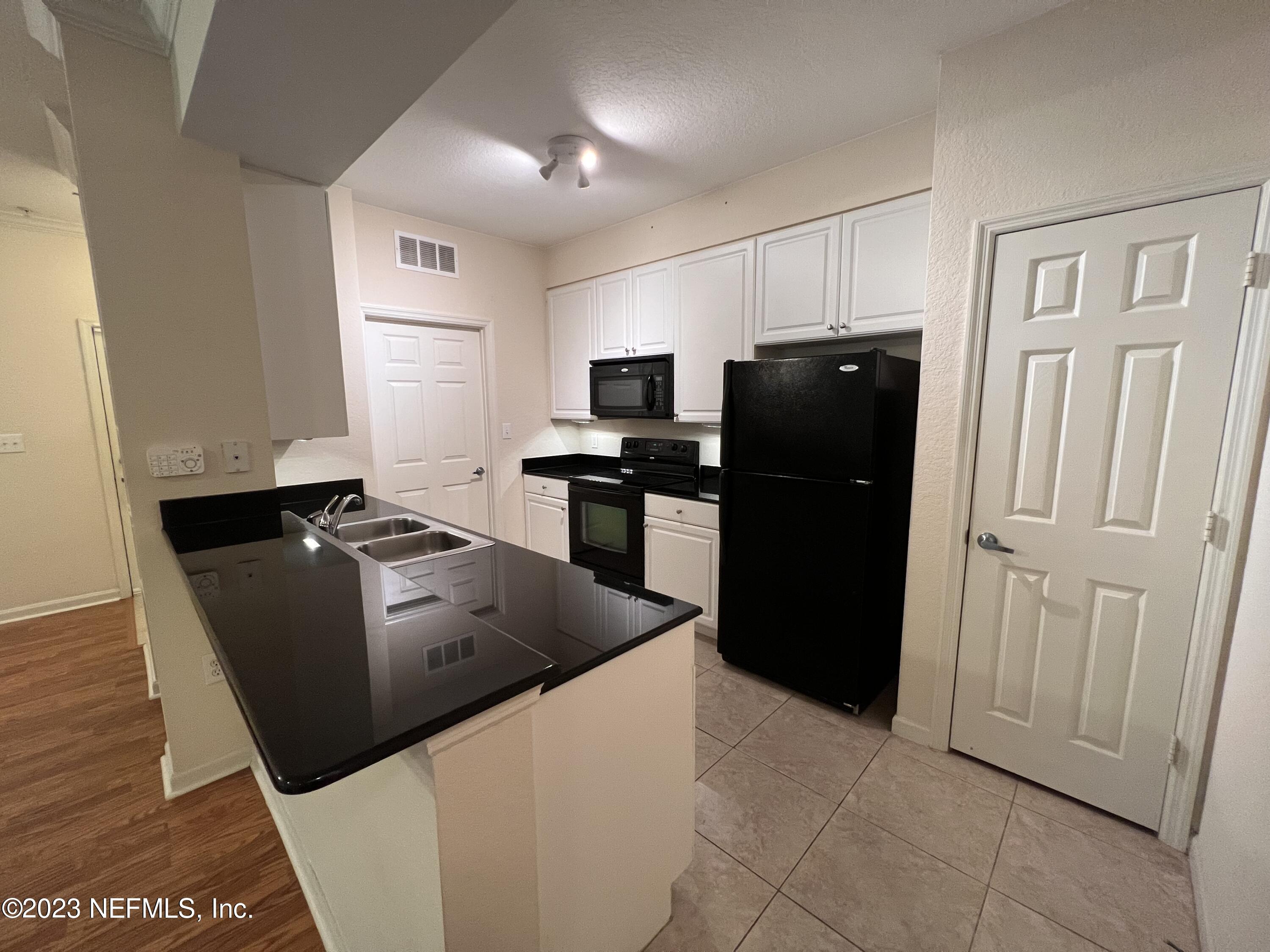 8539 GATE Parkway W, 1416