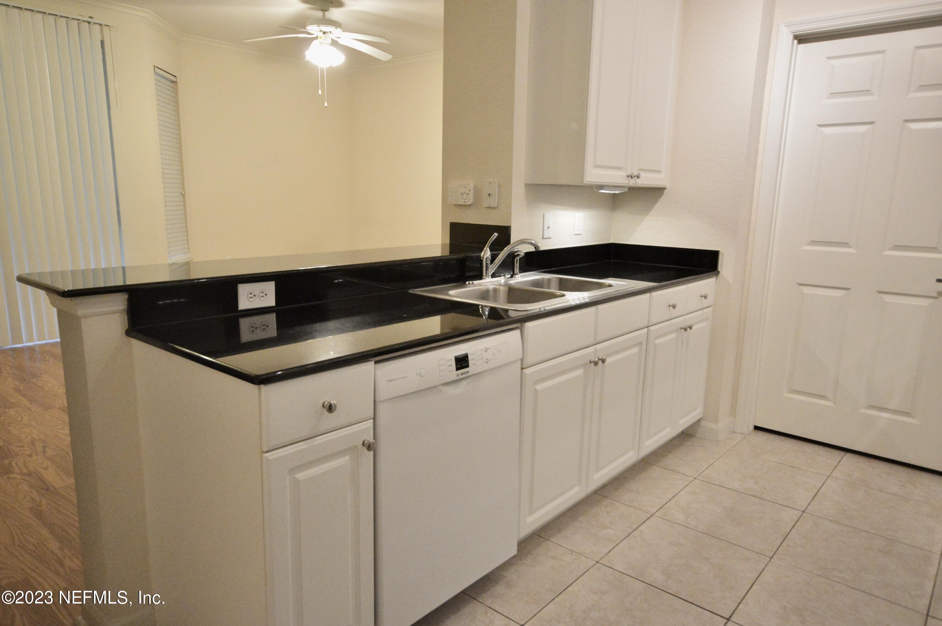 8539 GATE Parkway W, 1416